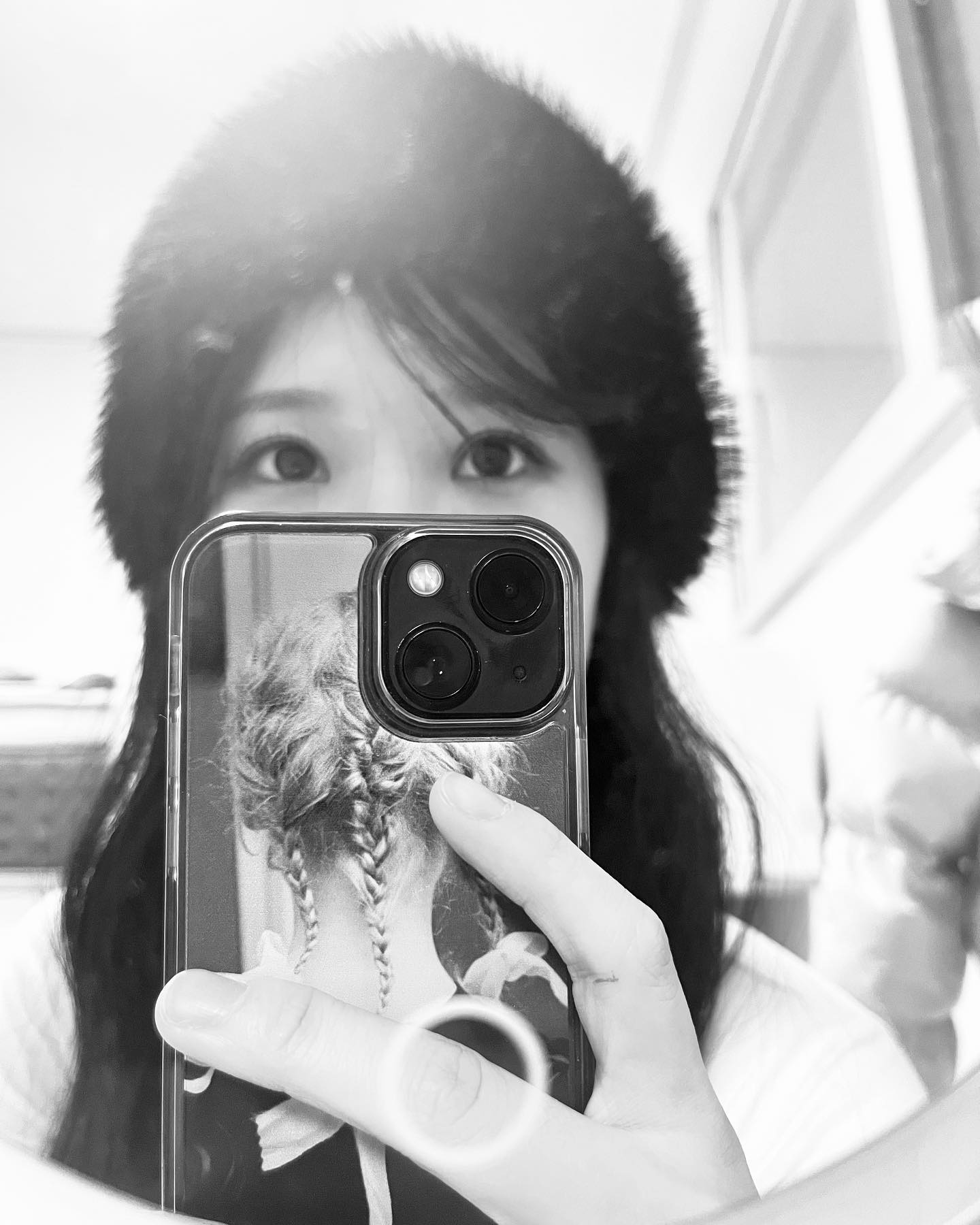 🤍🖤🤍🖤
모자 쓰고 찰칵