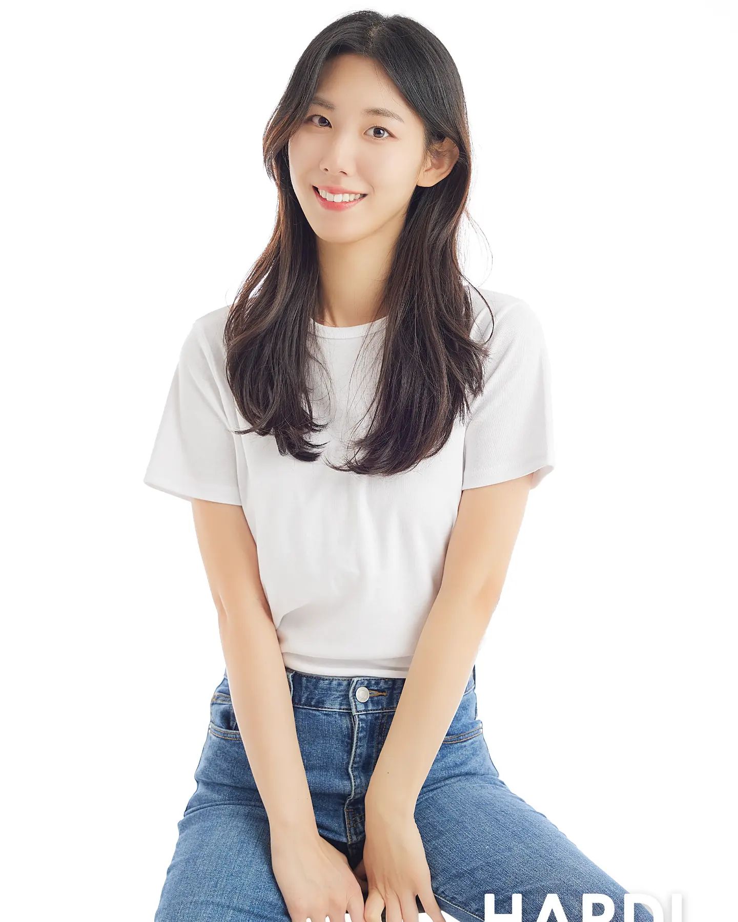 프로필사진 찍고 온 날✨️

열정 가득한 작가님 덕분에 인생샷 여러개 건졌다!!!🫶🏻
포즈 추천해주시고 하나하나 알려주셔서 포즈, 표정 걱정하지말고 그냥 오기만 하세요 !

오자마자 아메리카노 챙겨주셔서 일단 마음이 편해짐,,,
스튜디오도 넓고 탈의실, 화장대 깔끔하게 다 있었담.

2컨셉으로 진행했는데 300장 넘게 찍었당
원본 하나도 안빠지도 다 보내주심,,,, 감동💟
작가님이랑 내가 원하는 컨셉 상의하고 열정만 가득한 시간이었어요. ㅋㅋㅋ

최종컷만 보내주는 곳도 많은데 원본 다 받고 싶으면 여기서 찍으셔용!! 촬영하자마자 A4 사이즈로 한 장 인화해주셔서 바로 집에 가져갔쥬 ~ 

다음 보정본들도 기대 만땅
프로필로 도배해도 양해부탁드려용💕
-
-
#협찬 #리뷰노트 
-
-
#스튜디오촬영 #강남프로필사진 #강남스튜디오 #배우프로필 #프로필사진 #프로필촬영 #프로필사진촬영 #모델 #광고모델 #프로필스튜디오 #촬영문의 #압구정사진관 #신사스튜디오