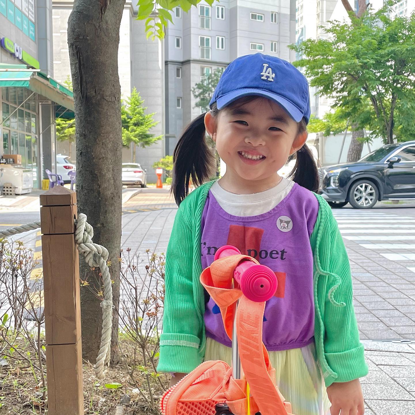 이재이랑 데이투💚

엄마 내잉 회사 안가?를 다섯번정도 물어보고
아침에도 오늘 엄마랑 놀아?😊
귀여운우래기💚

일찍일어난 재이랑 올리브영도 가고
다이소도 가고
오빠랑 놀이터도 가고 산책도 동네한바퀴😊
돌아와서 할모니랑 만두국 먹으러가고
같이 커피도 마시고

오늘 하루 종일 특별한 건 없었지만
즐거웠다😊❤️

내일은 출근이염😇

#햇지재연그리고반짝✨
