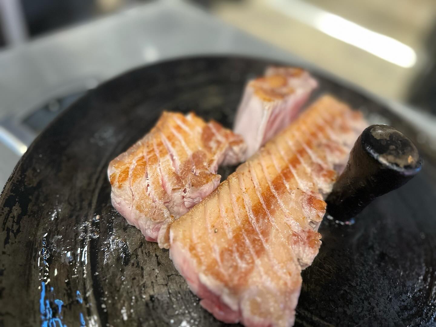 미나리철인 요즘 미나리삼겹살 안먹우면 섭섭하지요~
남편과 주말 외식하고 왔는데 너무 맛있게 먹고 왔어요 
고기질도 좋고 밑반찬 하나하나 맛나던 곳이 였어요 
대구 월배 맛집으로  추천! 

목구멍 월배점 
#대구맛집#대월배맛집#월배맛집#대구월배진천맛집#삼겹살미나리#목구멍월배점
