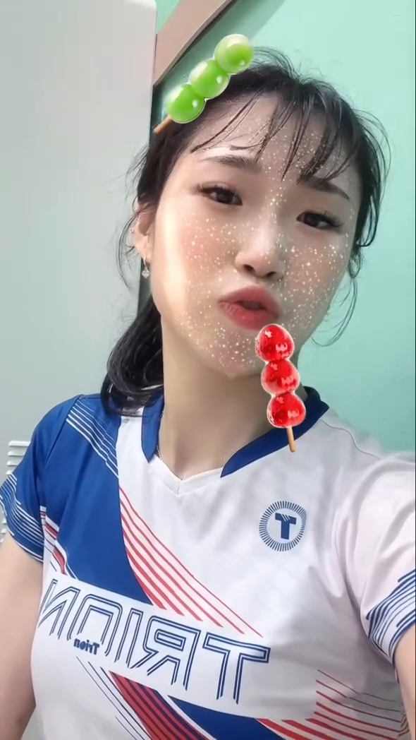 나 이제 탕후루가 좋아...! 🍡🤍
이 필터는 미래를 예견했다...
.
.
🍡 1일 1탕후루 하세요~

*Tip 과즙이 많은 친구들을 먹으면 설탕과 융화되서 더욱 입에서 단맛이 퐁!퐁! 솟아요!
* ex) 통귤탕후루 라던가 통귤...🍊

#탕후루 #트라이온 #운동
#운동하고먹으면 #운동도루묵! #당이차오른당 🤪