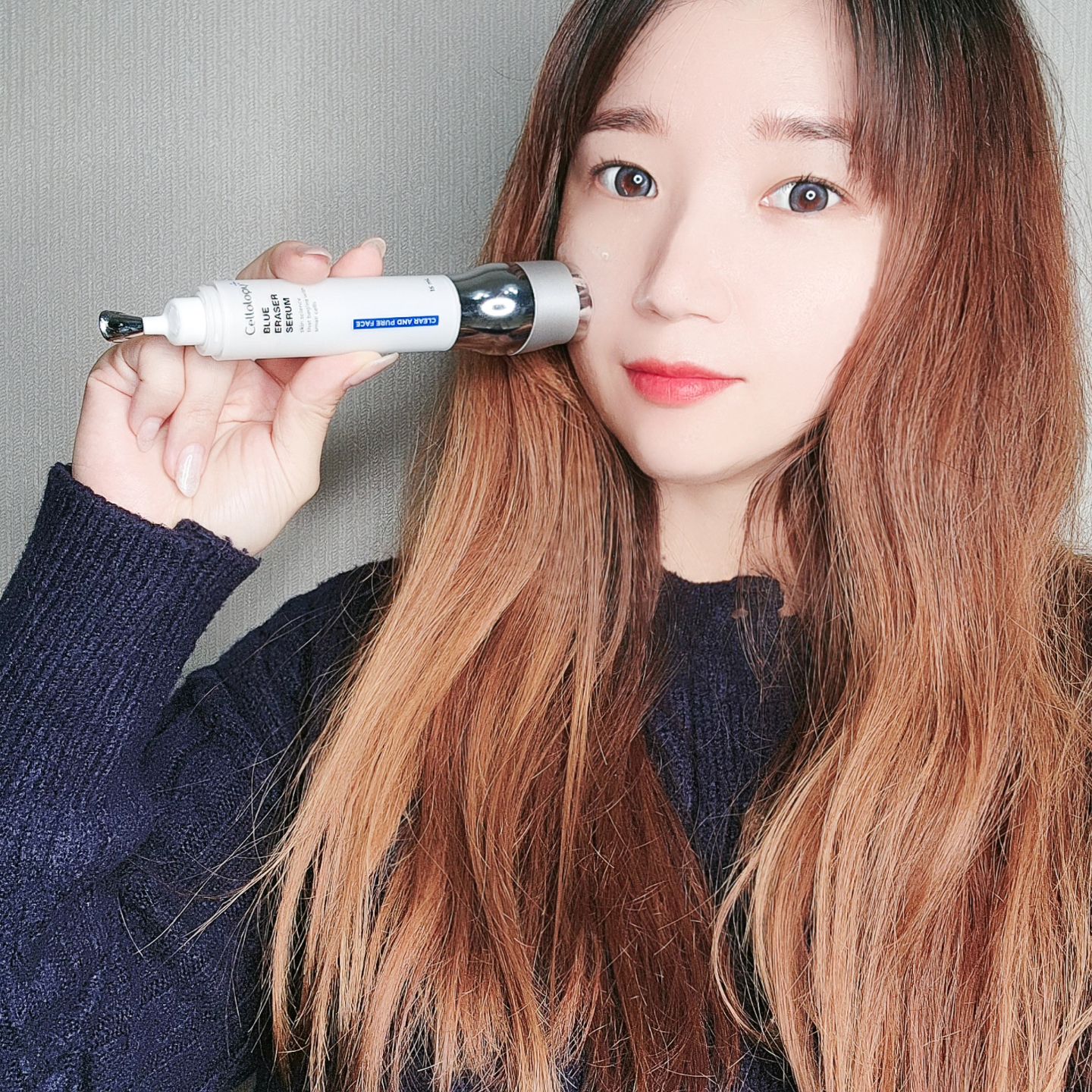 #광고 #셀올로지
..
🍭 솔로지옥3 유시은 님이 나이트루틴으로 소개한 셀올로지 블루 이레이저 세럼 저도 사용해봤어요 😘
..
🍭 나이가 들수록 세로로 늘어지는 모공이 신경쓰였는데 여기에 임신까지 더해져서 트러블이 올라와서 피부 고민이 이만저만이 아니에요 😥
..
🍭 트러블은 피지가 모공을 막아 배출되지 못해서 발생하는 것인데 여드름성 피부 관리의 핵심은 바로 모공과 피지 개선 등 피부 컨디션 관리를 기초부터 잡아주는 것이 중요해요!
..
🍭 그래서 스킨케어 고르는 것도 중요한데 포인트는 여드름성 피부, 모공&피지 개선에 대한 인체적용시험 결과가 있는 지 확인하셔야 해요 🙄
..
🍭 셀올로지 블루 이레이저 세럼은 여드름성 피부 사용 적합 테스트 완료는 물론이고 모공 및 피지 개선 인체적용시험 완료되어 지금 제게 필요한 제품이라 생각해 들여왔는데요~
..
🍭 해초에서 추출한 순도 99% 스피큘 사용했는데요~ 스피큘 자체가 약간의 자극이 있기 때문에 진정 서분으로 동시에 케어하는 것이 중요한데 진정 특허 성분을 함유한 티트리잎수 80% 사용해 시너지 UP! 빠른 흡수를 보여준답니다!
..
🍭 블루 LED 진동 디바이스 탑재로 빠르고 직접적인 흡수와 동시 청결하게 피부 토닝 케어가 가능한데요~
..
🍭 뷰티 디바이스를 따로 살 필요 없이 제품 하나에 어플리케이터와 블루 LED 토닝까지 가능하다는 점이 합리적이라서 앞으로도 잘 사용할 수 있을 것 같아요 😘
..
#모공관리 #모공케어 #모공축소 #여드름스킨케어 #뷰티디바이스 #세럼추천 #여드름화장품 #여드름케어