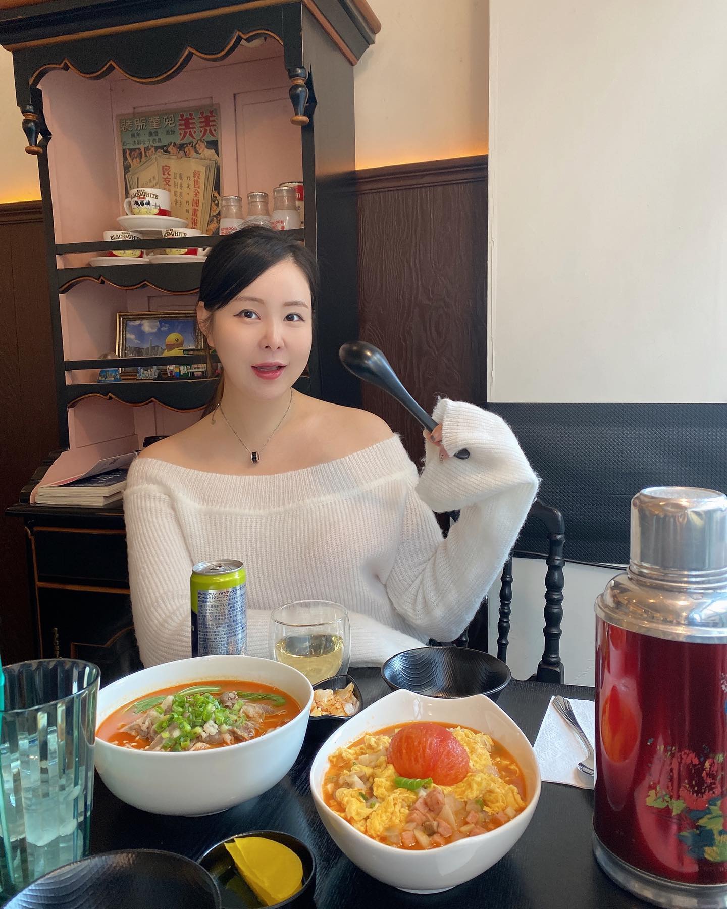#협찬 #셀레나의_리뷰 🇭🇰

홍콩의 가정식부터 디저트까지 다 맛 볼 수 있는 전포의 맛집, 굿모닝 홍콩 다녀왔오🥰

오픈부터 풀 예약이라니 찐맛집 인증!!👍🏻

다양한 메뉴중에 셀언니의 초이스는 토닭볶덮밥과 마라탕면이었는데 토닭볶덮밥은 궁물이 자작하게 들어있는 덮밥이라 싱기 👀 자꾸만 손이가는 마성의 맛 👅 마라탕면은 기존 마라탕처럼 맛이 강하지 않아 누구나 즐기기도 좋겠더라구❤️

디저트로 밀크티, 토스트, 망고푸딩까지 배 터지는쥴🤭

워낙 맛집이라 식사시간이 제한 되어있으니 참고해🫶🏻

ㅡㅡㅡㅡㅡㅡㅡㅡ

굿모닝홍콩 전포점

⏰ 평일 12:00pm-20:00pm
토일 11:30am-19:00pm

매주 월요일 정기휴무

📍 부산 부산진구 서전로47번길 19 1층 굿모닝홍콩
📞 0507-1334-3724

🚇 부전역 2번 출구에서 475m

🐶 반려동물 동반가능

#셀레나의_맛투 
#셀레나_서면 
#굿모닝홍콩전포점#전포동중식#전포우육면#전포중식#전포이색맛집#전리단길맛집#전포시장맛집#부산애견동반#부산애견동반식당#전포맛집#전리단길#부산인플루언서#먹스타그램