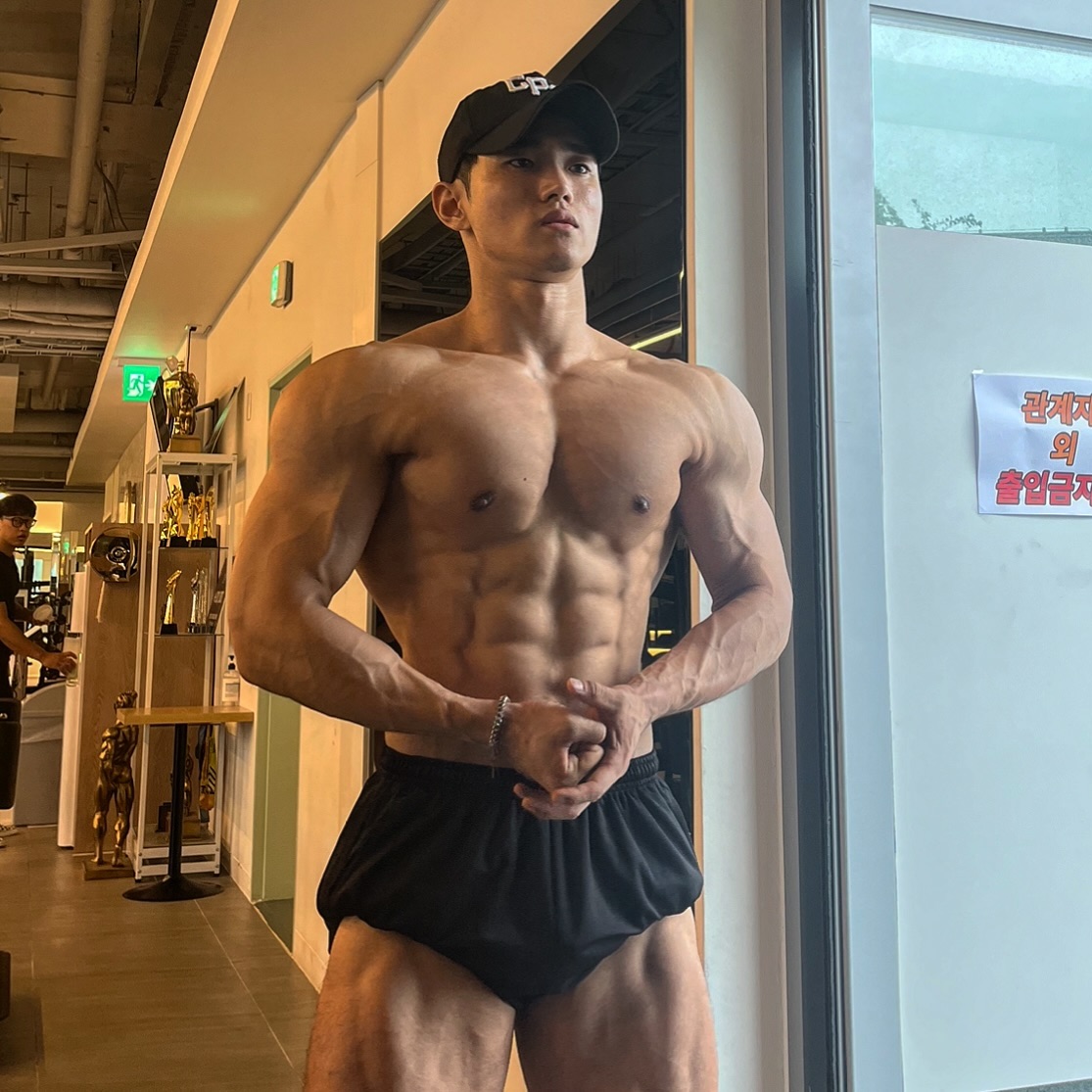 -

뭐 없나 사진첩만 뒤적뒤적….