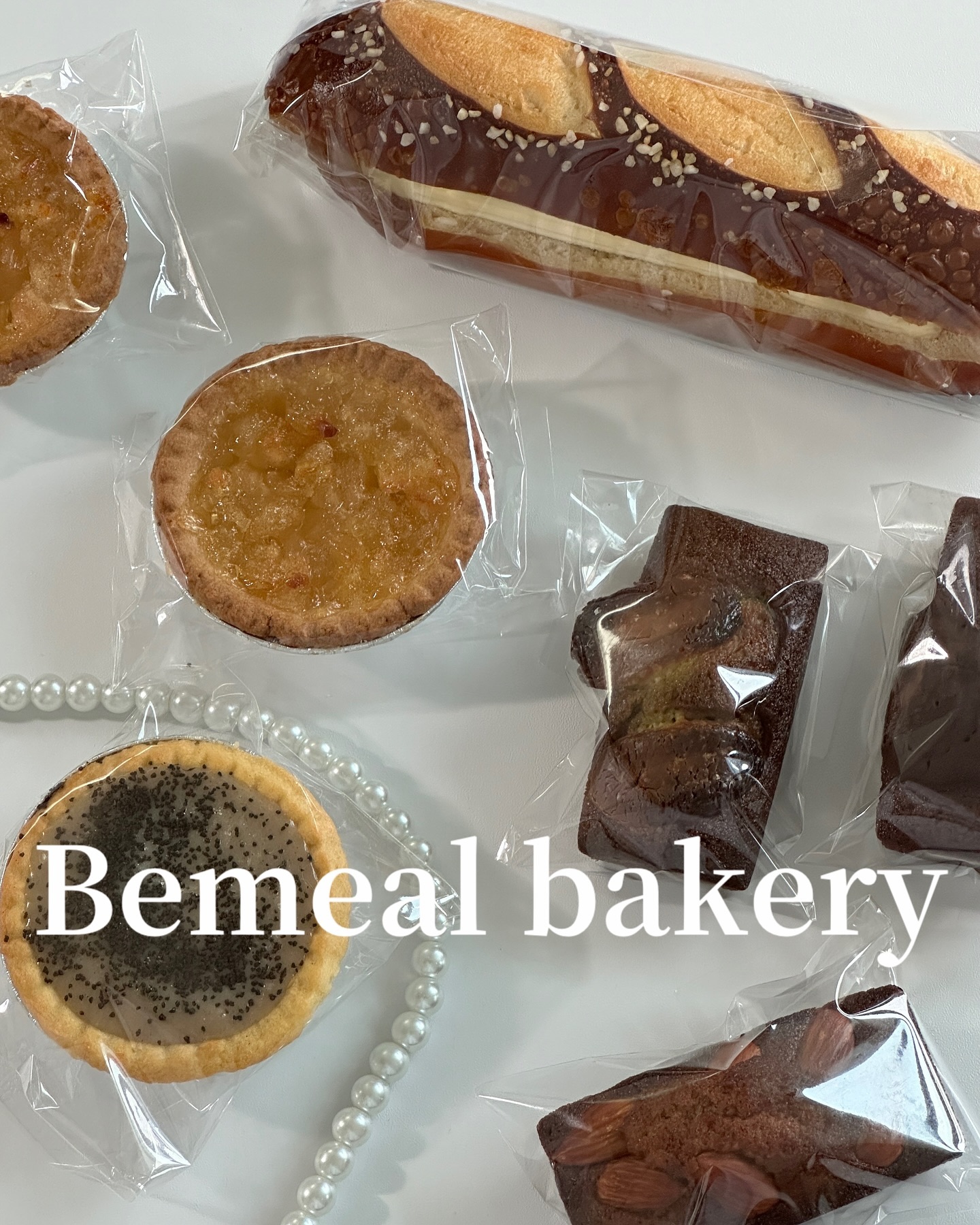 #협찬 bemealbakery_offcial 🥖🥯🍞🥐🥨

저희 가족이 평소 애용하는 베이커리,
이대 프리미엄 베이커리 ‘비밀’ 🤍

치아바타를 비롯한 시그니처 샌드위치 제품들이
천연 발효를 통해 건강하고 맛있게 만들어진다고 해요.
건강을 중시하는 현대 소비자에게 안전하고
신뢰할 수 있는 제품을 제공하며,
타 브랜드와 차별화되는 천연 발효 방식으로
프리미엄 이미지를 보여주는 비밀 베이커리 🥯

비밀 베이커리는
경험 많은 다이닝 출신 전문 셰프들이
탄탄한 레시피로 메뉴를 구성하며,
신선하고 품질 좋은 재료만을 사용하여
최고의 맛을 유지합니다 🥪
건강을 중시하는 소비자인 저에게도
신뢰가 쌓인 베이커리라구요 .. 🤍

저처럼 건강과 품질을 중요시하는 분들,
건강한 빵 ! 좋아하는 빵러버분들 !
이대 비밀베이커리 추천드려요 🤍🍞

주력 상품군 • 치아바타와 다양한 빵류를 활용한 샌드위치류
추천 메뉴 • 타르트류, 프레첼류 (앙버터 제일 추천!)

#이대빵집 #이대샌드위치맛집 #이대샐러드맛집