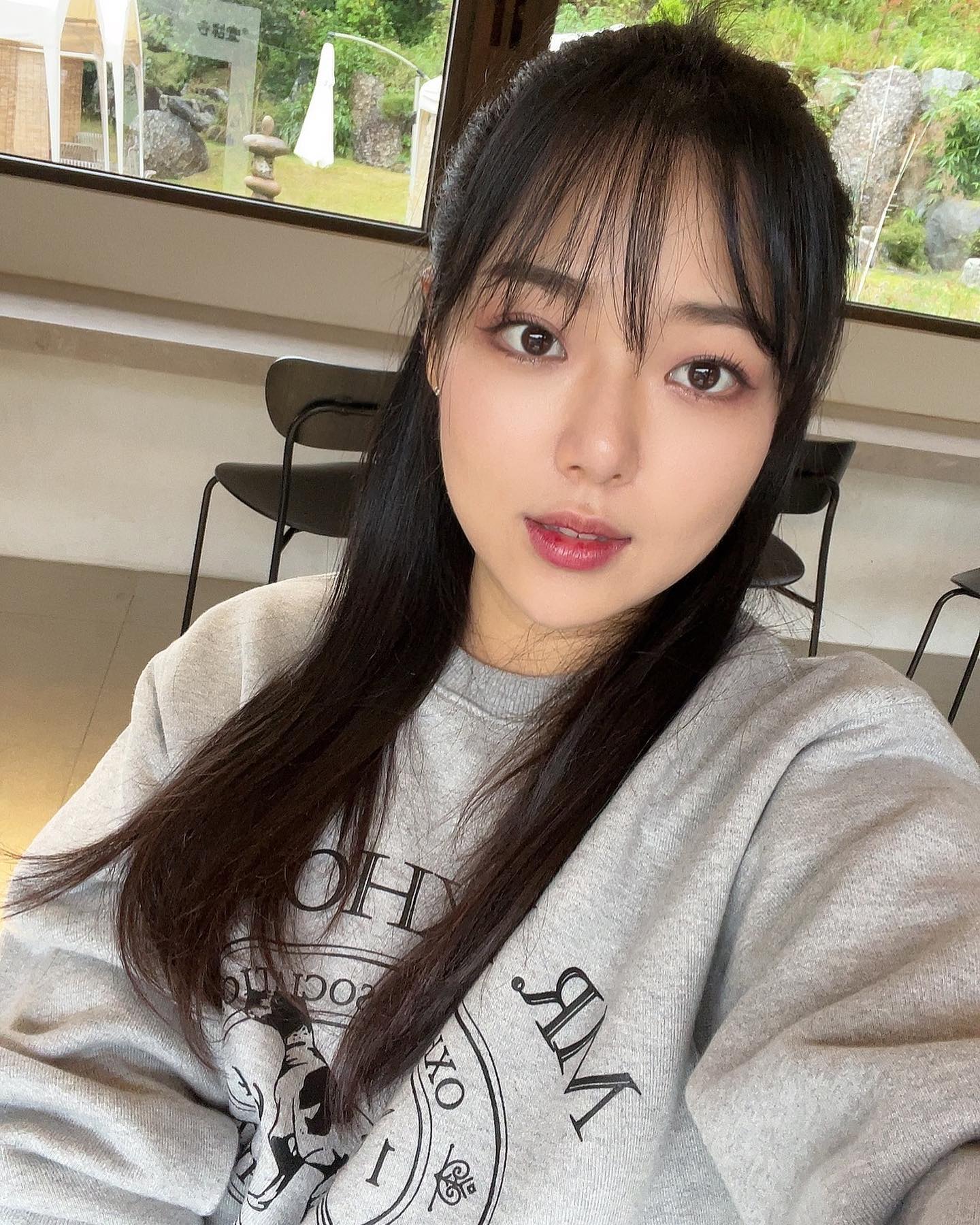 오랜만에〰️
머리 짱 많이 길었다🫢