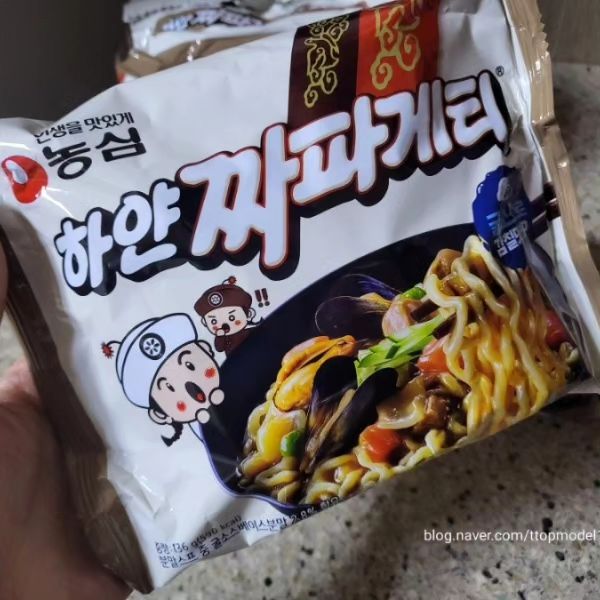 #협찬

농심 하얀 짜파게티 
굴소스가 함유되어 감칠맛까지
더한 #하얀짜파게티
색깔은 하얀데 #짜파게티 맛이나서 신기함
그리고 또 맛있으뮤~~
#농심 #농심하얀짜파게티 #라면신제품
#라면추천 #하얀짜파게티시식후기