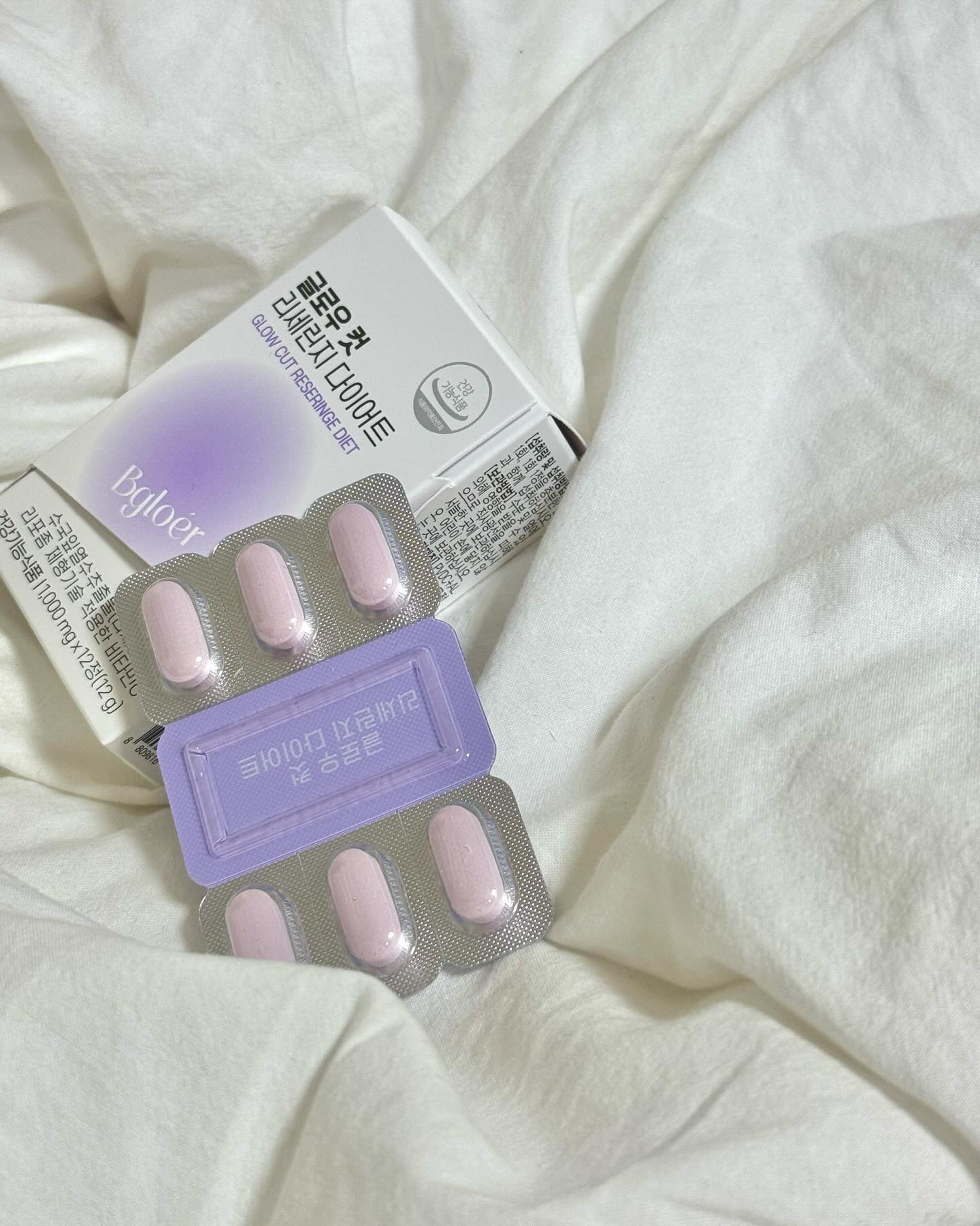글로우 컷 리세린지 다이어트
식욕조절 호르몬이 감소되어 식욕 억제에 도움을 주는 다이어트 보조 제품이에요 :) 수국의 ‘하이드란제놀’이 기초대사량, 신진대사를 높여주며 지방을 태워주는 ‘AMPK 효소’ 활성화, 내장지방과 복부지방을 감소 시켜주며 단순 비타민이 아닌 리포좀으로 비타민C로 흡수율을 일반 비타민C에 비해 150%높인 리포좀 비타민C, 1일 권장량 100%함유 🤍
.
.
.
#Bgloer #비글로어 #글로우컷리세린지다이어트 #리세린지 #다이어트 #수국다이어트 #다이어트보조제추천