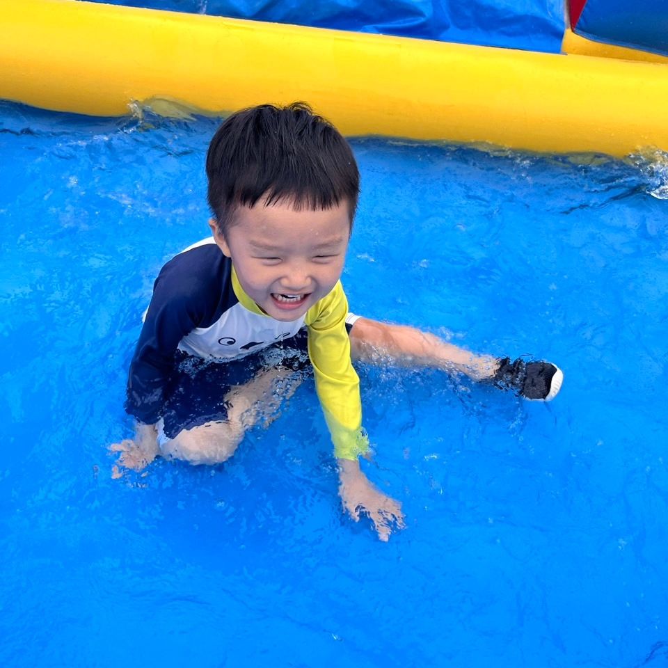 #어린이집물놀이 #물놀이를하지않는다던아이 #신났네

물놀이 안한다며?
너무 신이나있네?