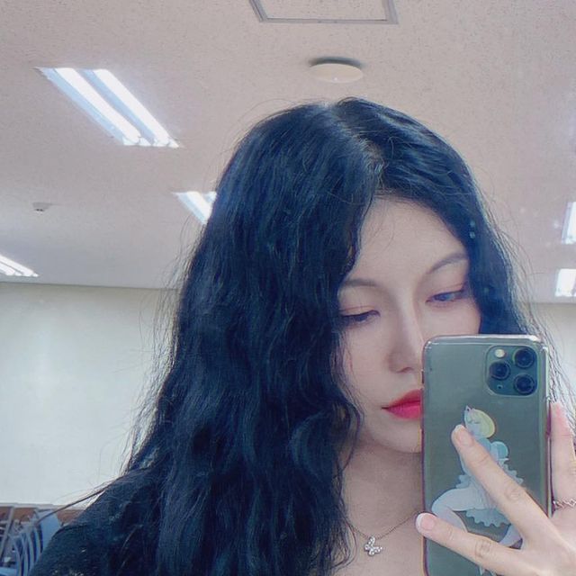 윰블리 on Instagram: "진짜.. 너무좋다…🥹 . . #협찬 #마른파이브 #튜브탑 올 여름은 무척 장마가 길어서 그런지 편하게 입을 수 있는 튜브탑을 찾고 있었는데 마침 코튼소재에 신축