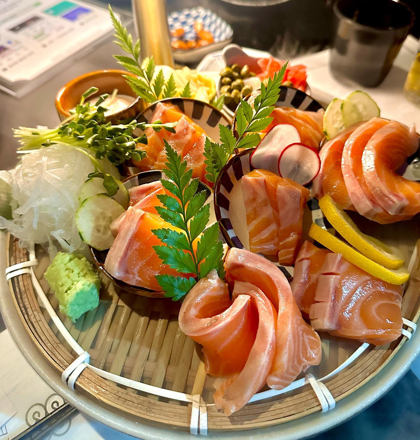 대구 맛집 “대담히” 갔다옴
#대구이자카야 #대담히

😋대구 고성동에 위치한 대담히에 다녀왔습니다!!

😋 연어사시미를 주문해서 먹었는데요~ 

😋 일단 눈이 행복했구요! 연어가 사르륵 녹으면서 오도통해서 식감이 좋았어요!!

😋신선함도 당연 좋았구요! 사람들이 많아 생각보다 조용한 분위기는 아니지만 분위기 있고 조명이 제스탈이에요 ㅎㅎ

😋마지막에 라면까지 먹었는데요 약간 회먹어서 속이 든든할 수는 없기에 연어의 느끼함과 든든함 모두 잡을 수 있었어요!!

🌟대담히 - 대구 북구 고성로37길 29 1층 대담히

🍽️연어 사시미 - 30,000원
🍽️해물라면 - 8,000원

🕰️영업시간 16:00 - 02:00

#북구청역맛집 #대구고성동 #대구연어