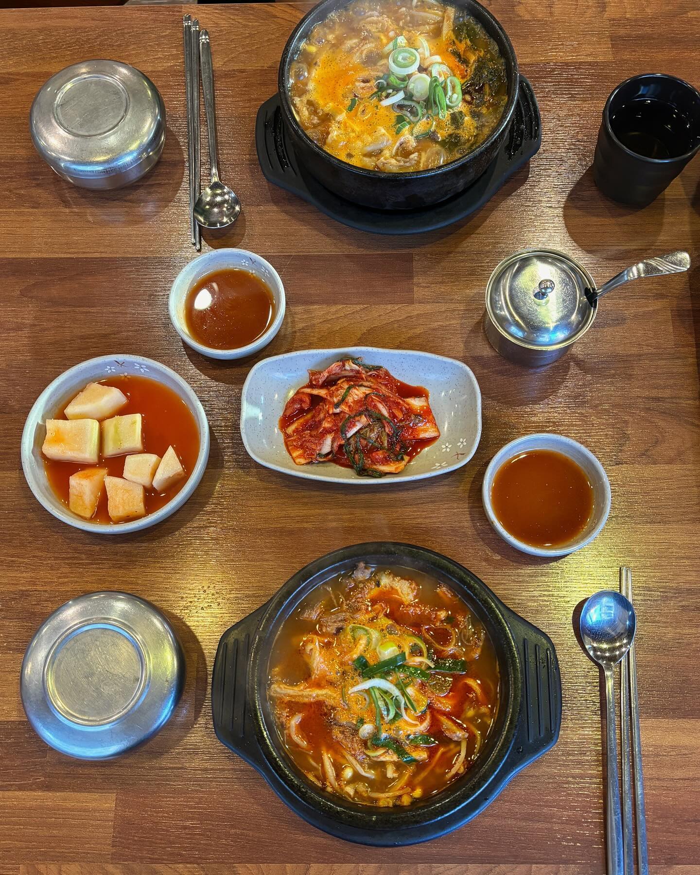 #협찬

든든한 국밥이 땡길 때 호다닥 가서 먹기 좋은 장수본가해장국
워낙 유명하다 보니 동네마다 다 있어 찾기도 쉽고 메뉴도 다양하고 ! 물론 선지러버인 나는 매번 양선지해장국만 시키지만 ㅎㅎ 남편은 장수내장탕을 주문했는데 거 내장 푸짐한 것 좀 보세요 미쳐
특히 여기는 밥이 진짜 찰져서 배부른 줄도 모르고 술술 들어감 김치랑 깍두기 올려먹으면 두공 뚝딱🍚🍚

#장수본가해장국 태평직영점 
📍경기 성남시 수정구 탄리로81번길 2
⏰연중무휴 24시간 영업
📌단체, 포장, 예약, 주차

#수정구맛집 #수진역맛집 #수진동해장국 #수진동맛집