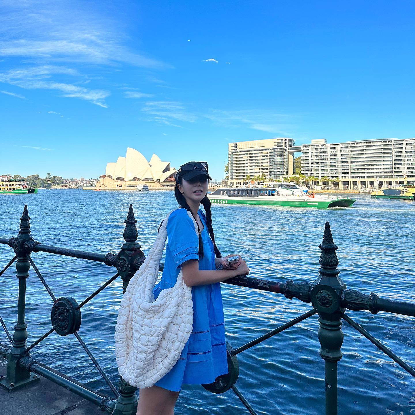 💙🇦🇺💙
40도를 맴도는 시드니 여름🫠

#시드니여행 #시드니 #여행사진 
#travel #au #sydney #instadaily