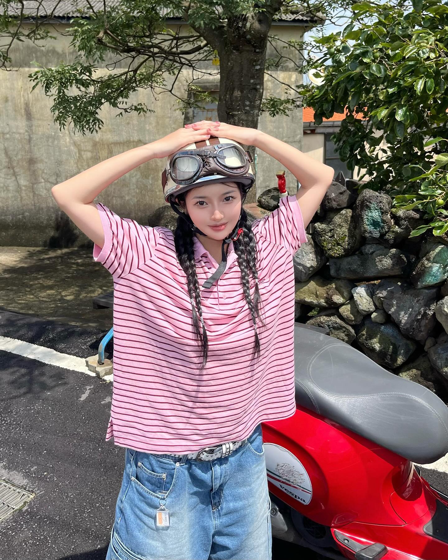 스쿠터에 푹 빠져버린 제주에서의 하루 
귀여운 핑크 카라티와 좋아하는 카페의 고양이 
해변에서 먹는 랜디스 도넛과 제주우유 맛났다 😋🍩🥛🤍