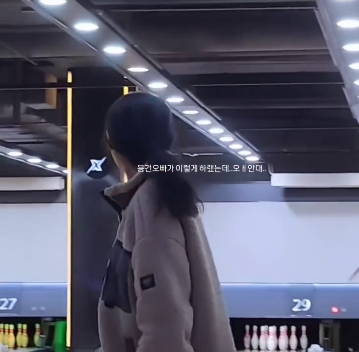 #엑스핀볼링장 🎳
⠀
⠀
⠀
형님들 로드필드연습겸..
짐윰미하나,,
⠀
볼링 나한테 진짜 왜이로지...?
⠀
안동컵 잘치시고 천천히빨리 넘어오세여...
자영이랑 기다림다 _bowlboy
⠀
⠀
내 찡찡 다 견뎌내 할수있어🎅
gh_ggh_.h
bowler_zzini
⠀
⠀
⠀
⠀
⠀
⠀
#볼링스타그램 #볼린이 #볼생아 #bowling #볼링 #여자볼러
#엑스핀볼링장 #볼링자세 #연습 #애증 🎳