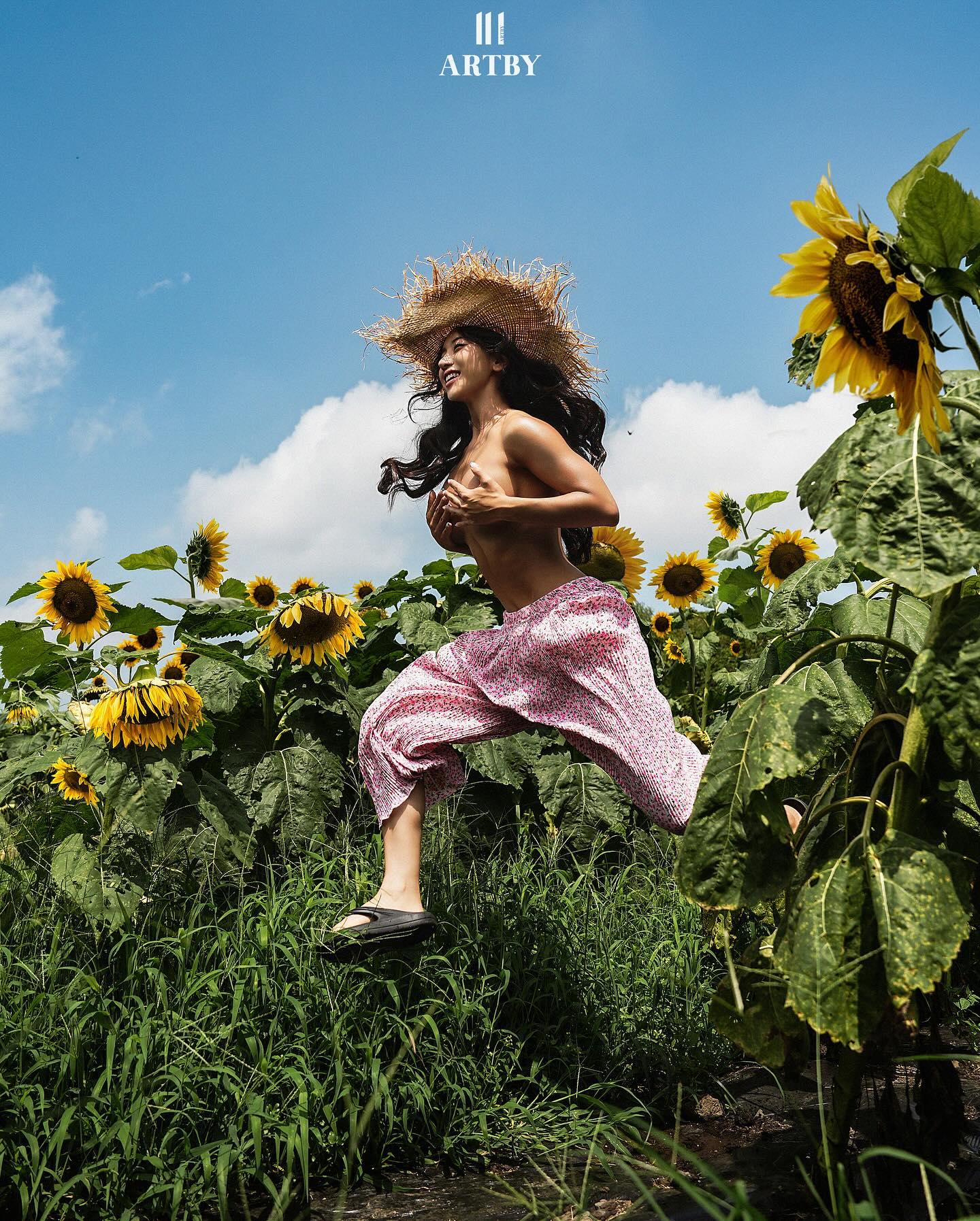 이게 나야🧚‍♀️

이런 자유로움 아트바이말고 어디서 뽐내는데!!🌻

평소에 조신한척 하다가 아트바이가면
숨겨뒀던 내 본모습 꺼내버리기ㅋㅋㅋ❣️

#아트바이 #제주바프 #제주도바디프로필
#바디프로필 #바프 #제주도 #다이어트 #제주사진
#운동 #운동스타그램 #헬스 #헬스타그램 #헬린이 
#운동하는여자 #운동하는남자