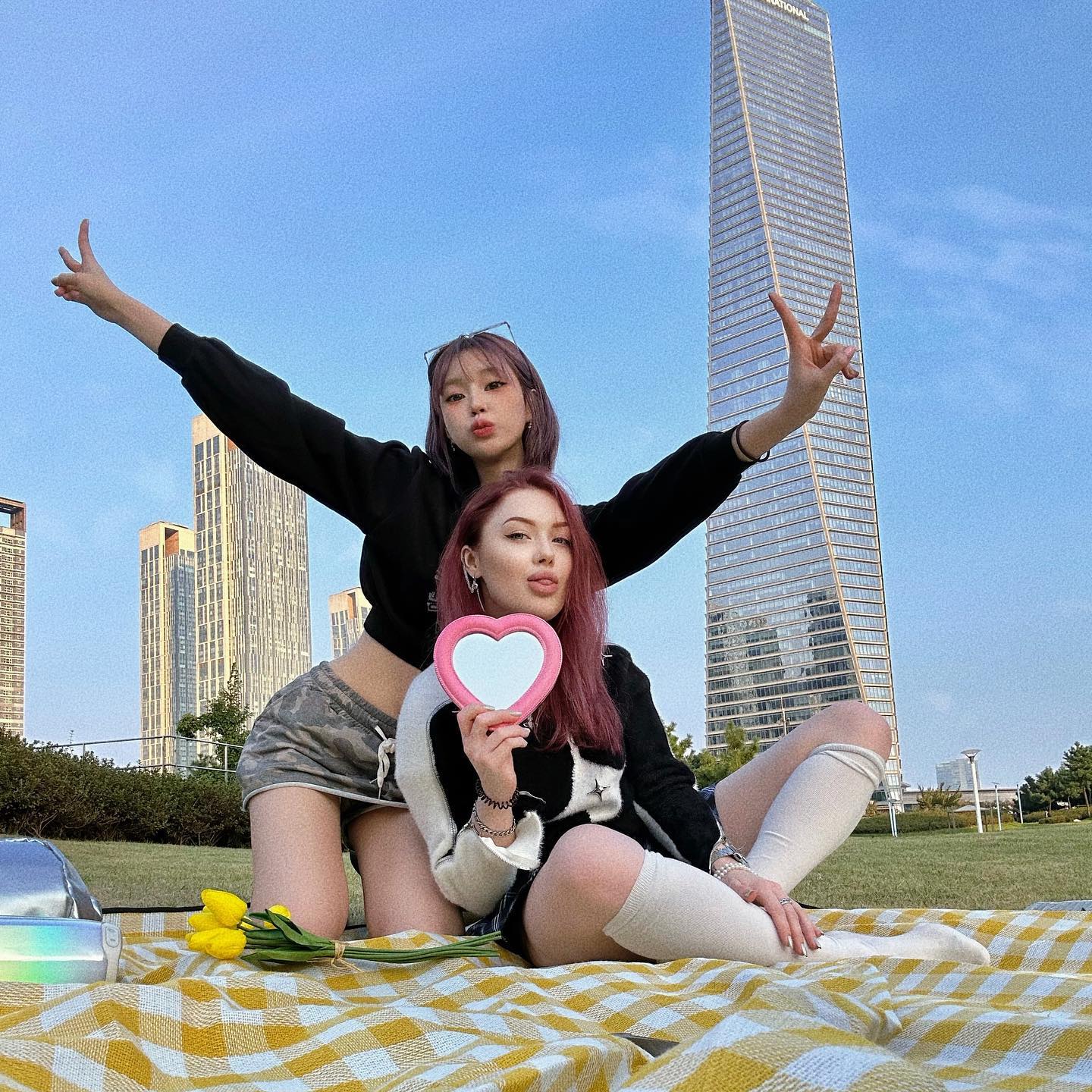 어제 정말 행복했어👼🏻 좋은 것들 공유하며 앞으로도 사이좋게 지내자 은수 & 디아나 영원히 사랑해 🩷
(공주 없는 공주 놀이)