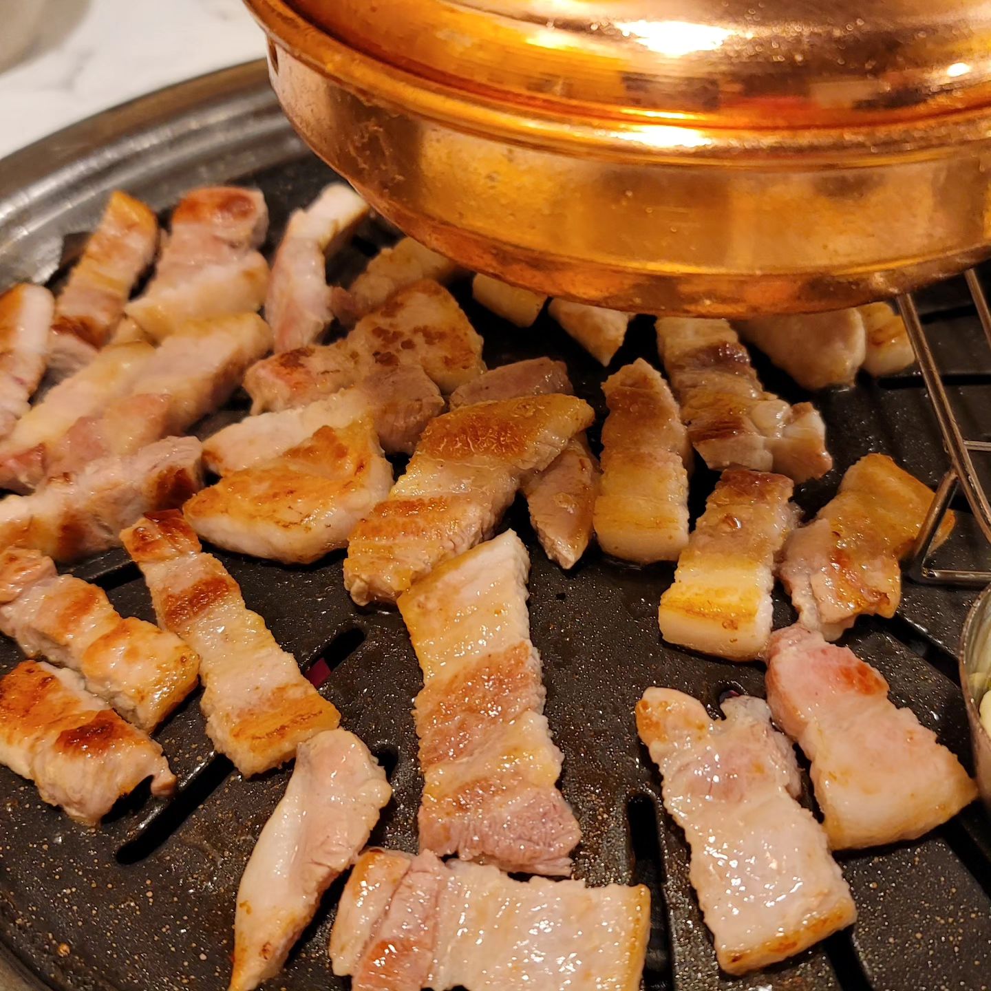 서비스가 좋아서 고기 먹으러 자주 가는 곳
계란찜과 된장찌개가 무제한 서비스랍니다.
고기도 넘 맛있어요 👍
#육갑식당 #맛집스타그램 #고기맛집 #계란찜된장찌개서비스 #착한가게 #foodstagram