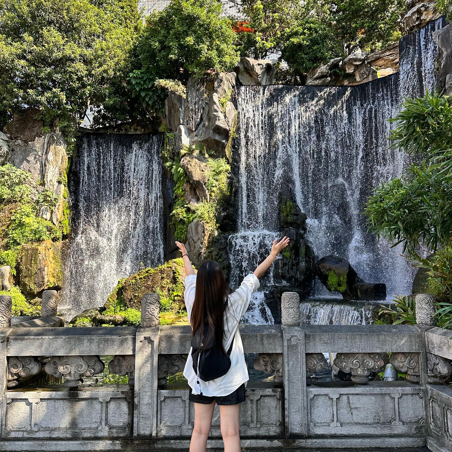 제일 더웠던 용산사 가는 날,,🔥
그늘만 찾아다니며 걷기
점괘삼매경에 빠졌다가 지쳐서 포기

#대만여행 #용산사 #taiwan #11월대만 #용산사점괘