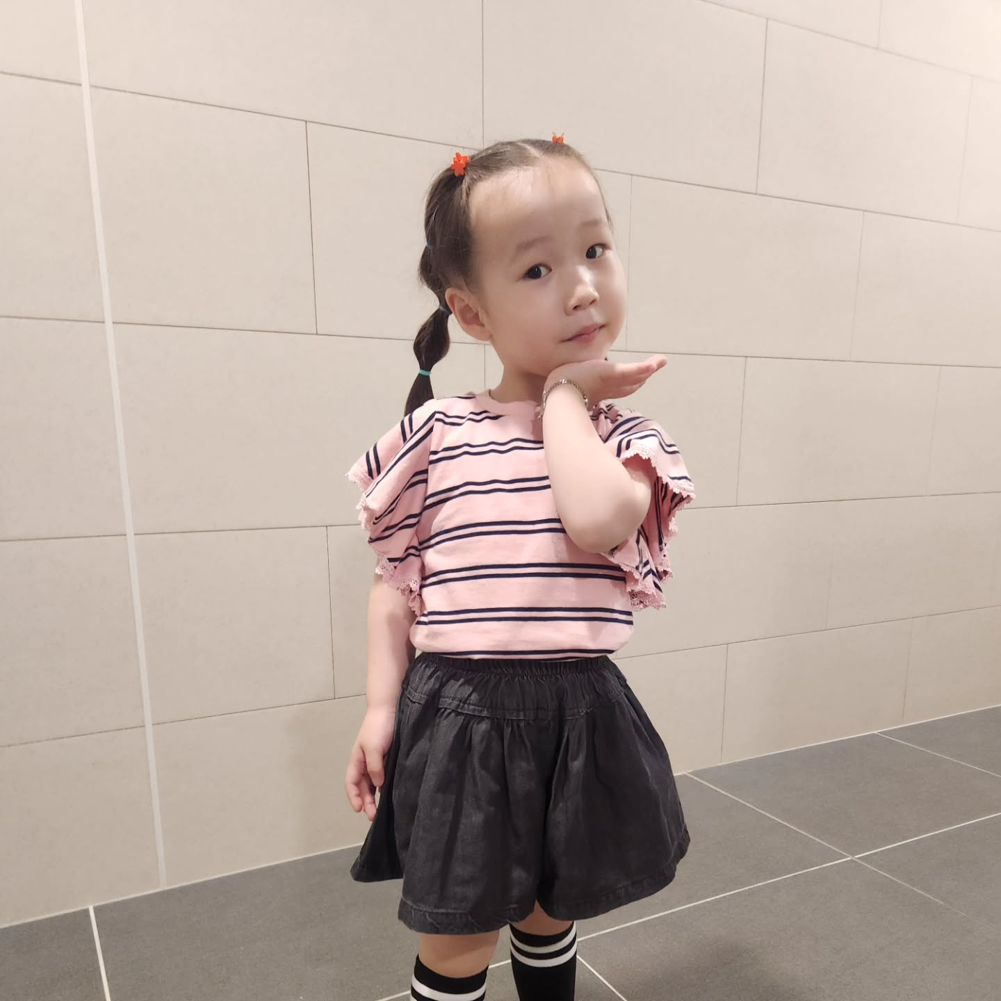 #인생1485일차 #하현서 #하똑똑 

등원샷에 자체휴원일이라 #티니핑월드 다녀온기억
그렇제 좋아하지않았지만 간식먹고 장난감산거에 좋아함
다시가자하지 말길ㅋㅋ