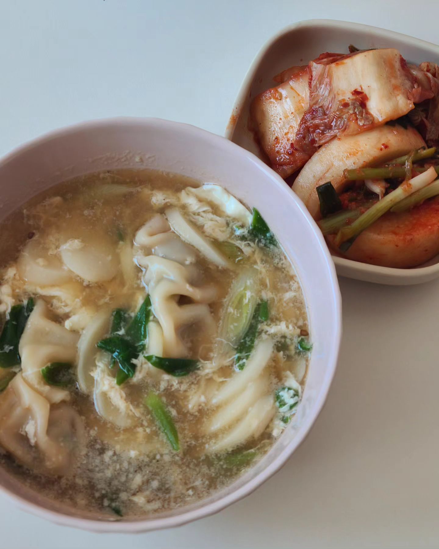 .

간만에 #혼점

나만 좋아하는 #김치만두 넣어서 #떡만둣국🥟 

#굴이없어서아쉽 #그래도 #너모맛있다👍