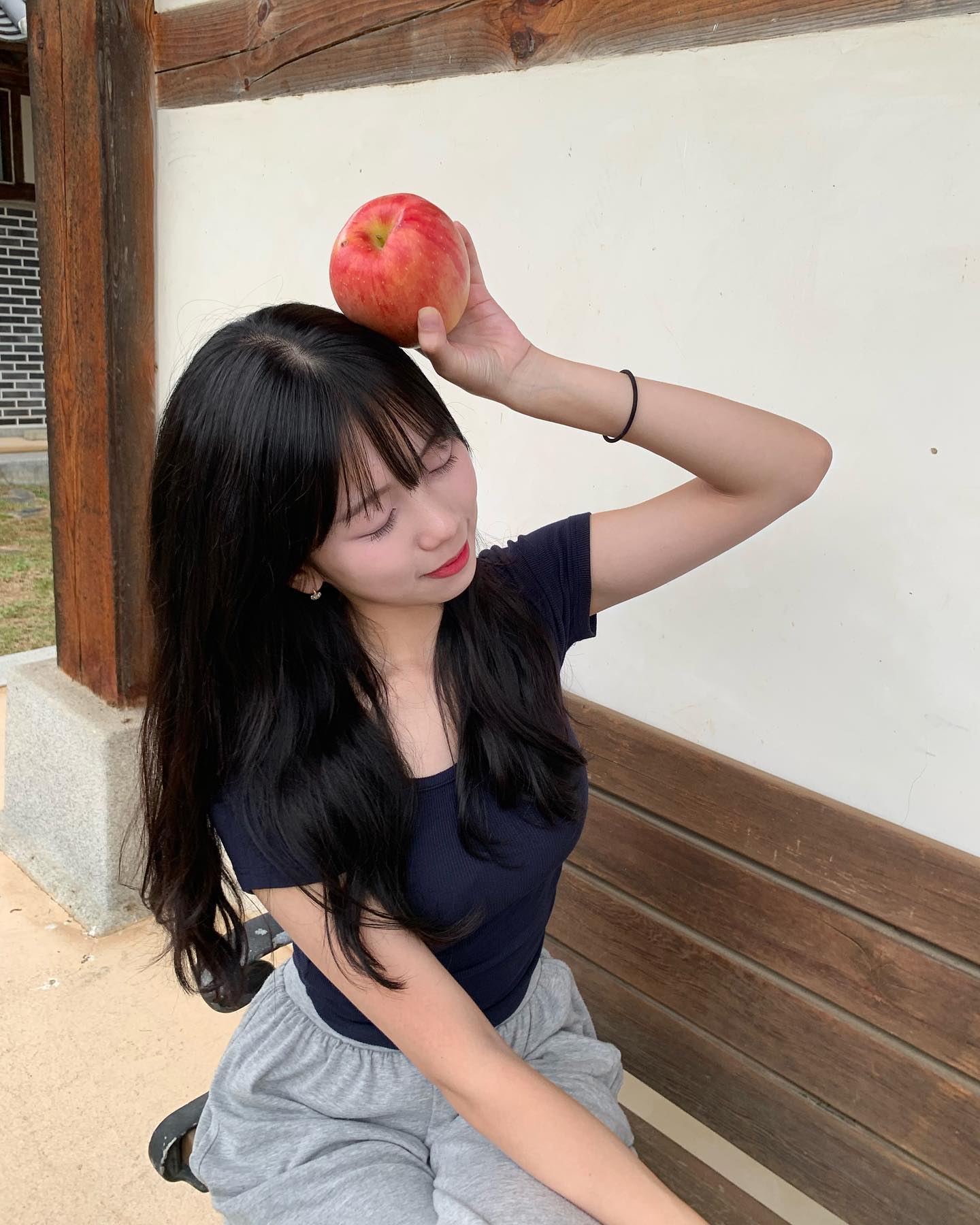 사과 너 좀 치냐? 🍎🤛🏻