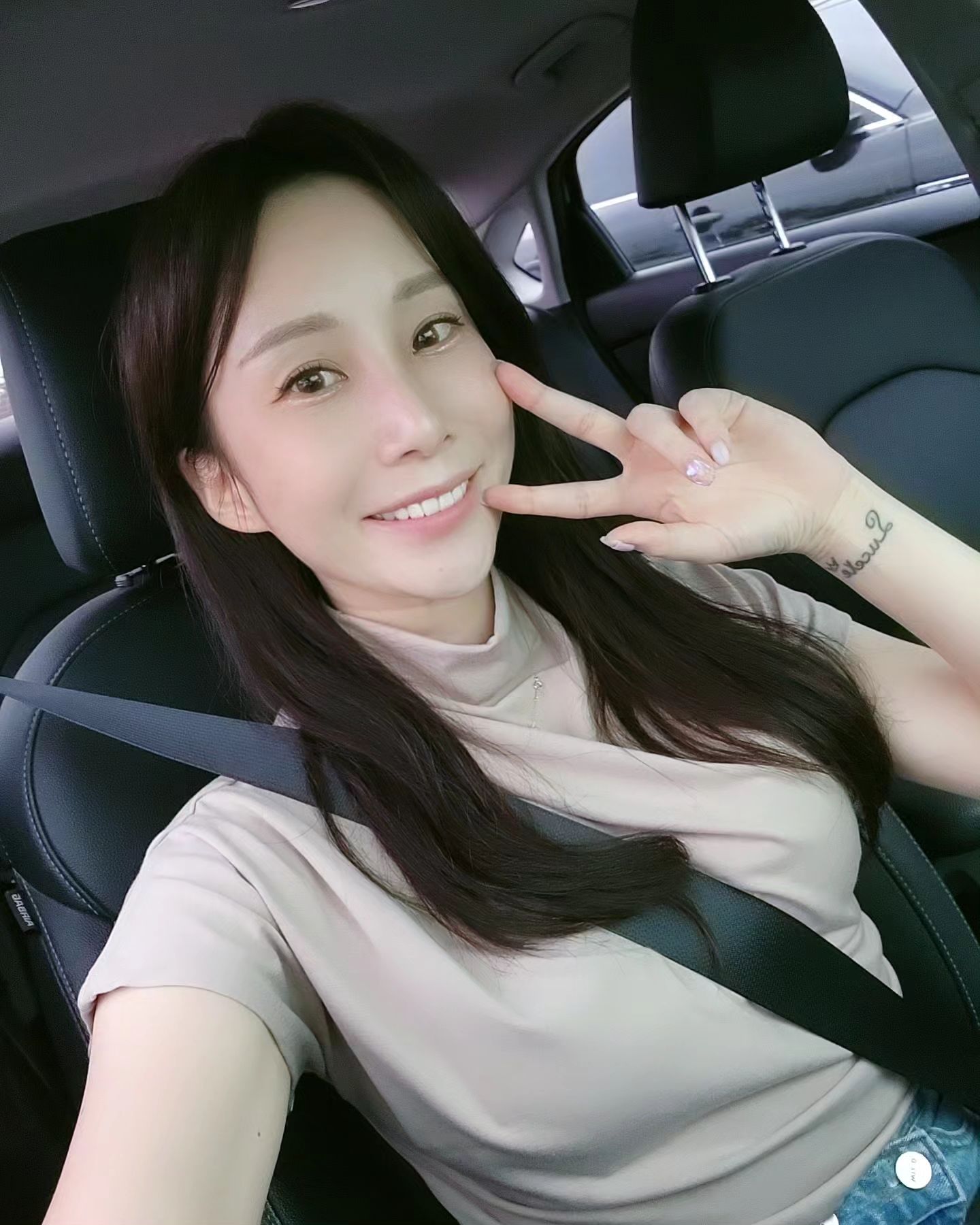 나 맞는척..