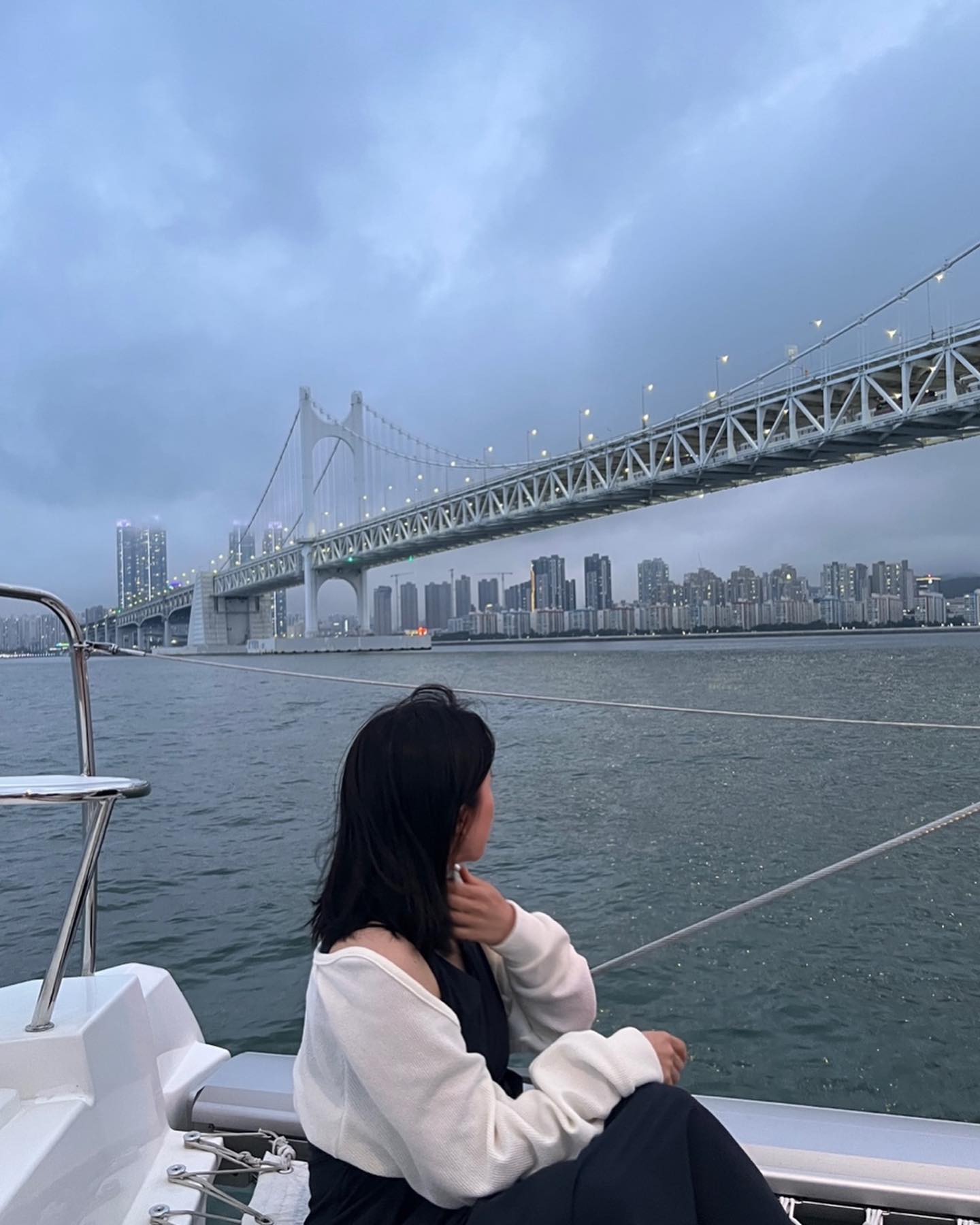3박4일 넘 재밌게 다녀온 부산여행 
극P로 둘다 무계획중 부산 요트투어 G 
하나만 예약하고 부산여행 다녀왔는데 
올때 마다 타는 요트 넘 재밌고 힐링하거 온 여행
날은 흐렸지만 폭죽 터트려줄때가 하이라이트 !! 
이번 부산여행 넘 성공적 🎆