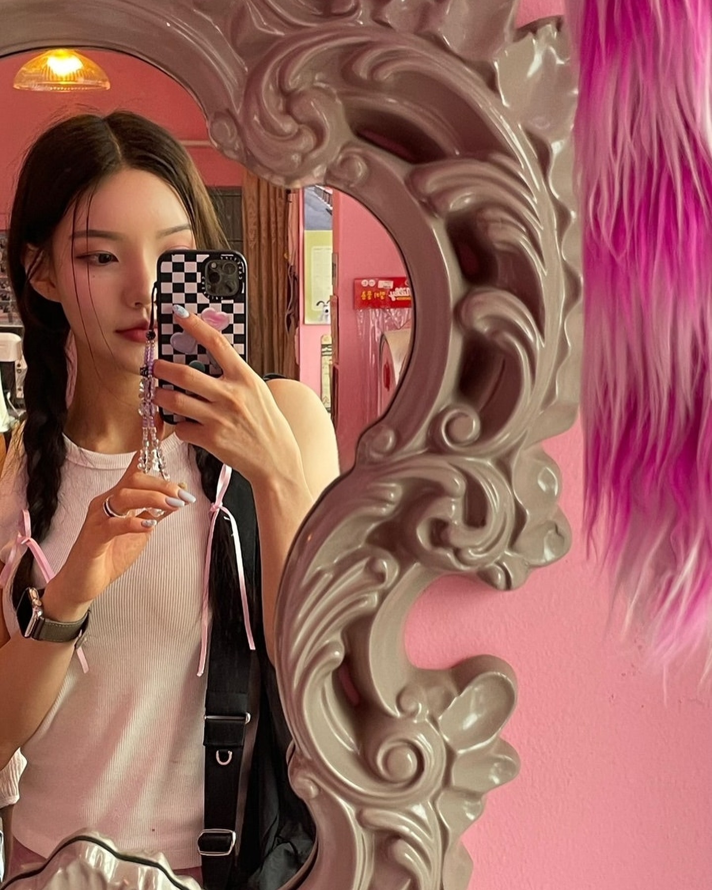 바닐라코 new✨#에센스스킨핑크쿠션 출시! 
수분에센스 포뮬러가 피부 결 사이사이 밀착돼 수정 화장 후에도  들뜸 없이 처음 화장한것처럼 유지시켜줘요 
쿠팡 선런칭 기념 9/30-10/13 까지  정가 30,000->30%할인 된 가격 21,000원에 구매 할 수 있어요(메이크업 픽스50ml 까지 드린대요🐰) 올 가을엔 #바닐라코 핑크 쿠션으로 들뜸 없이 촉촉한 베이스 메이크업을 해보세요🍂🤎
#AD #핑크쿠션
