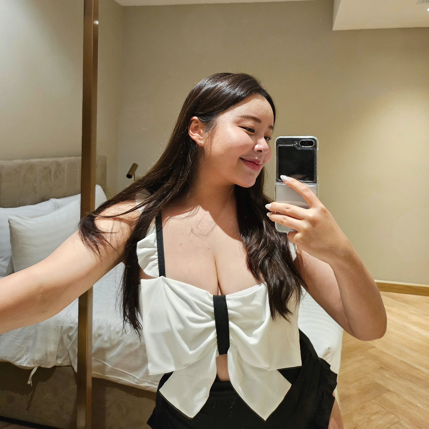 설에는 물놀이 하러 태국 다녀왔으니
다음주에는 야키니쿠 먹으러 일본으로 넘어가야지! 🦭🌊

일본을 그렇게 많이 갔는데, 나고야는 또 처음이다.. (🩶)
역시 여행의 묘미는 그 여행을 기대하고 준비하는 시간 아닌가!
이번 여행은 또 어떤 세상을 만나게 해줄까! 넘 설렌다!

가끔씩 안부도 물어주고 챙겨주시는 분들께 너무 감사해요
올해는 조금 더 근황을 공유드리고 함께 나누고 싶은 소망 :)

저는 이렇게 동글동글하면서도 행복 가득히 지내고 있습니다!
여러분들은 어떻게 지내고 있나요❔️❔️

#어웨이방콕리버사이드킨 #방콕여행 #방콕호텔 #호텔수영장 #여행사진 #여행룩