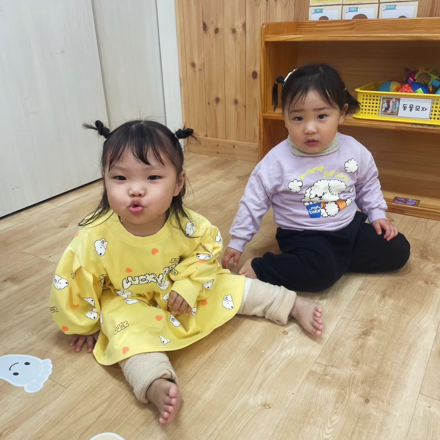 요즘 진짜 야시방맹이🥰
애교도 많아지고 말도 제법 할라하고
근데 왜이리 땡깡도 늘고
더 활발해진건지 ㅎㅎ

어린이집도 요즘 안울고
너무 잘가줘서 
세상 고마워❤️🧡💛💜