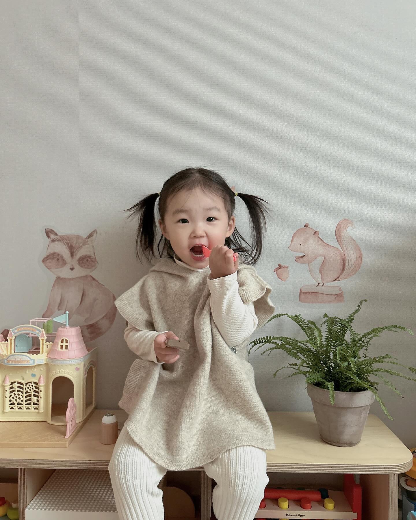 : 𝟫𝟤𝟧 𝖽𝖺𝗒𝗌
⠀
⠀
⠀
아침에 눈뜨자마자 소꿉놀이 시작 .ᐟ 
어린이집 차량 놓칠까봐 엄마 조마조마하다..😬ㅎㅎ
하원하고 또 뭐하구 놀지 ᰔ 
⠀
⠀
⠀
⠀
⠀
⠀
⠀
#30개월아기