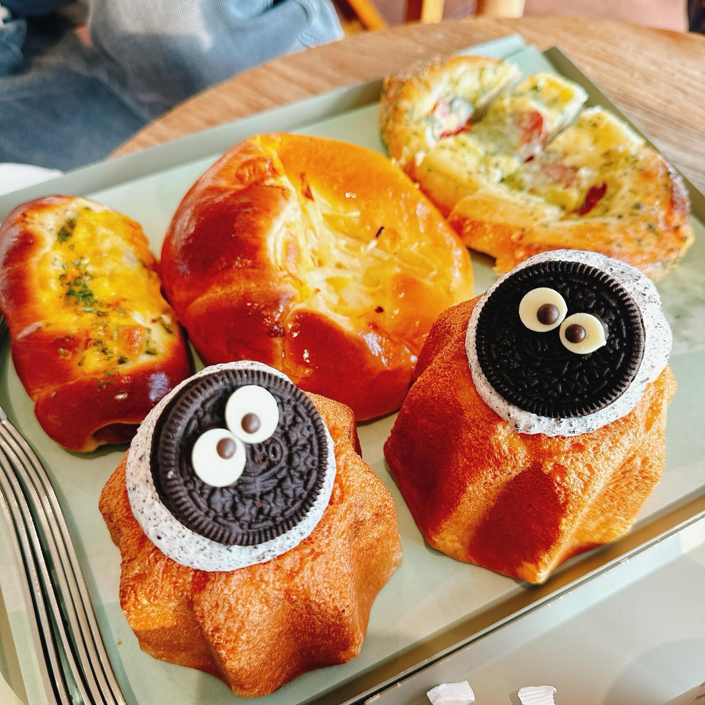 가는길에 막그냥 검색해서 들어간곳~
여기도 성공🎶👍
빵도맛있고 음료도 맛있고~

#제주여행 #제주도맛집 #제주커피숍 #서귀포커피숍 #베이커리카페 #여행스타그램