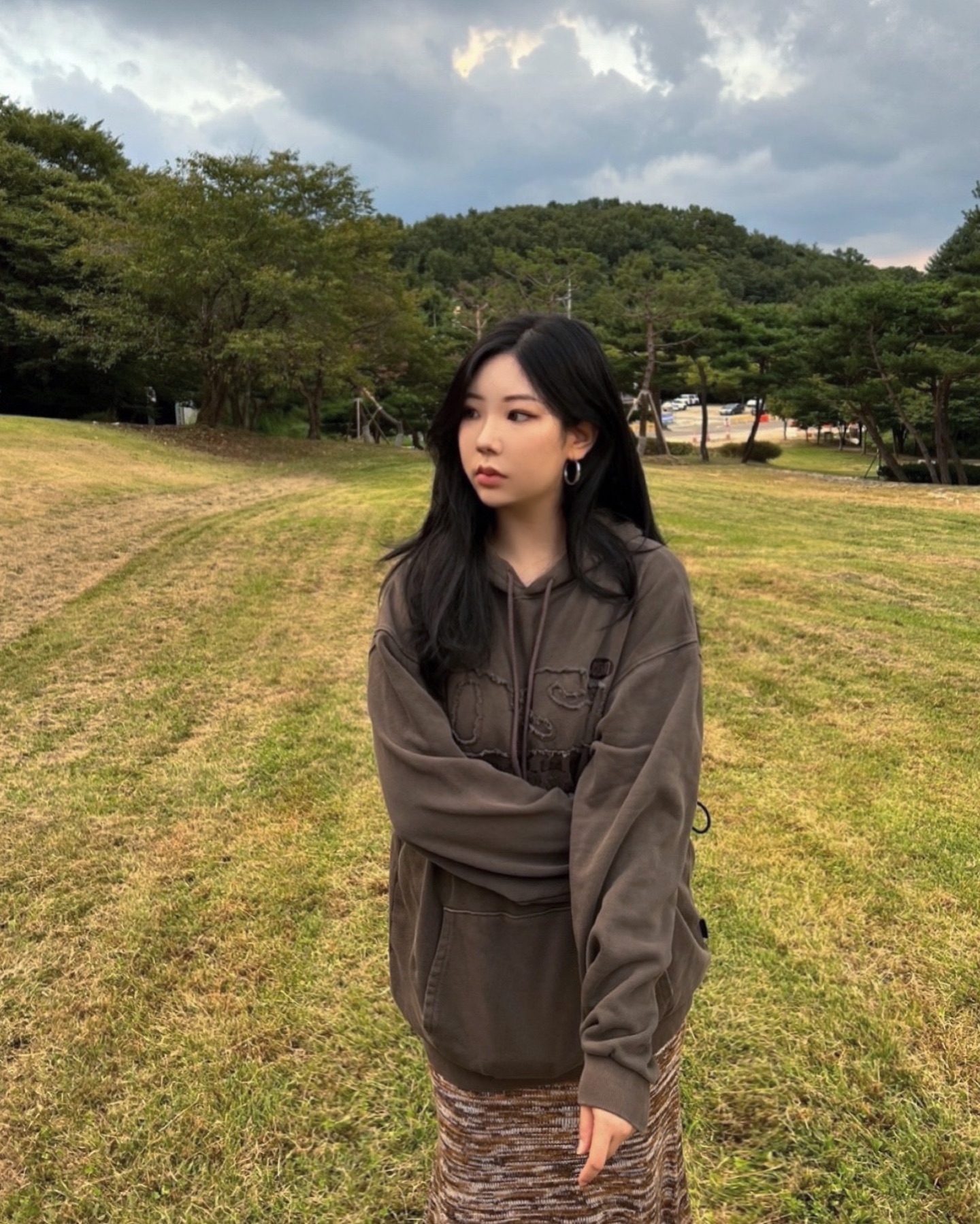oddstudio_crew oddstudio_official 
후드티가 이렇게 예쁠일인가
선선한 요즘 꾸안꾸로 딱이였던 ,,🍂🤎🤎
나랑 커플로 맞출사람 여기모여랏 💫
.
.
.
#오드스튜디오 #oddstudio #gift #남자코디 #여자코디 #코디 #룩북촬영 #옷코디 #무신사 #무신사스냅 #스냅촬영 #무신사스탠다드 #스트릿 #룩북 #미니멀 #패션코디 #빈티지 #빈티지맛집#스트릿맛집 #광고 #협찬 #instagood #follow4followback #like4follow #makeup #daily