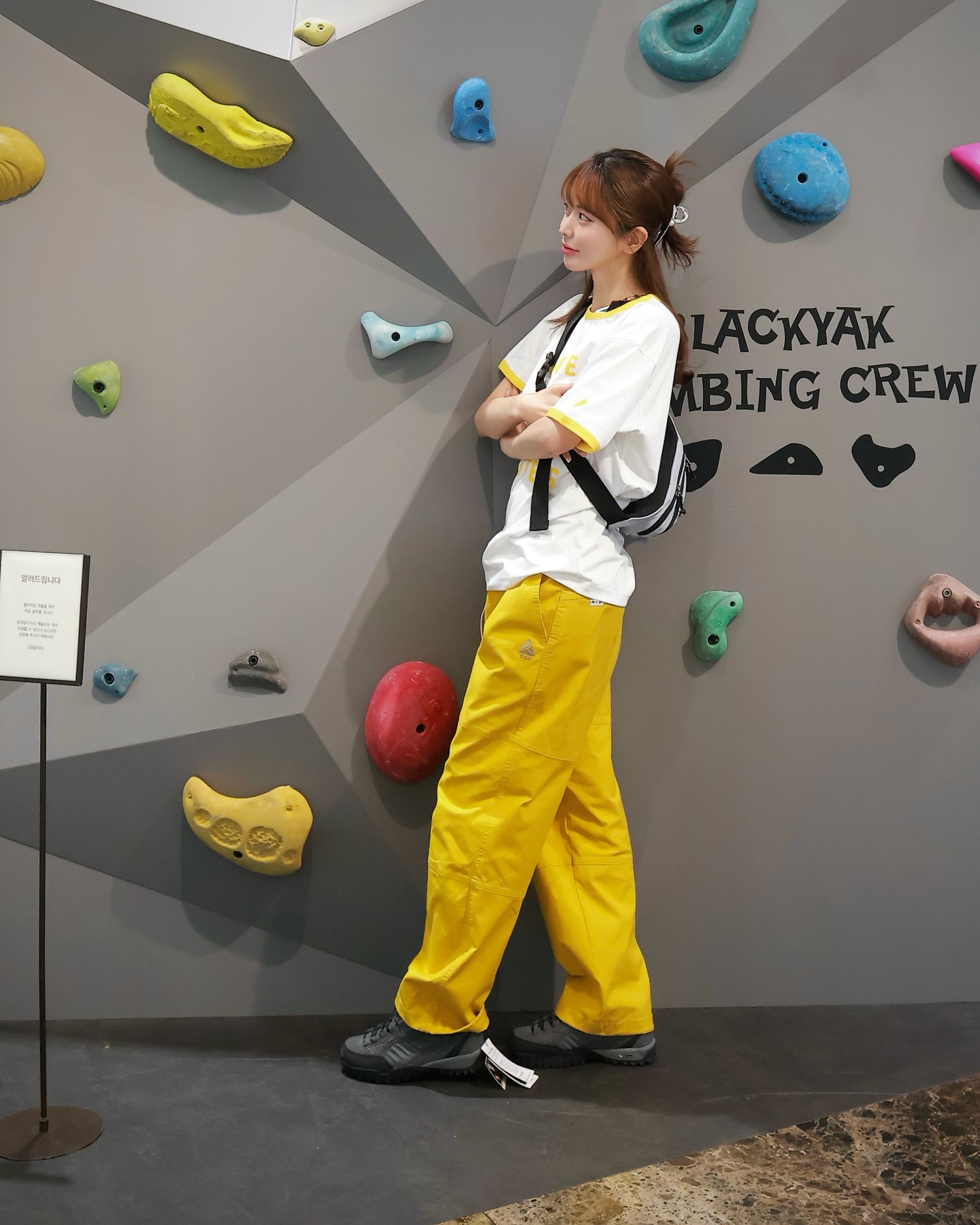 #광고 blackyak.official

🏞️클라이머라면 이번 주말 풀업챌린지 어때요!
경쾌한 그래픽이 돋보이는 블랙야크 팝업스토어가 롯데백화점 잠실 1층에서 열렸어요➿이번 가을 신제품인 BCC 라인은 물론이고 25SS 신상, 기능성의류와 신발, 용품을 구경할 수 있답니다. 

매장 한켠에는 암벽 등반을 옮겨 놓은 듯한 포토존도 있고 볼더링 운동강도를 체험할 수 있는 철봉 풀업챌린지 이벤트도 진행중이더라고요. 매장에서 기프트 진행중인 플라스틱 업사이클링 키링까지 만들 수 있어 즐거운 추억 블랙야크와 남기면 좋을 것 같아요🫰🏻

📍블랙야크 BCC 팝업스토어
✔️롯데백화점 잠실점 1F / 팝업매장
✔️2024년8월20일(화)~ 9월5일(목) 
🏔️풀업챌린지 이벤트 8/23 ~ 8/25(3일간)

#BCC팝업스토어 #클라이밍 #풀업챌린지 #롯데잠실 #블랙야크 #BLACKYAK #BCC #비씨씨 #팝업스토어 #매장방문 #방문리뷰