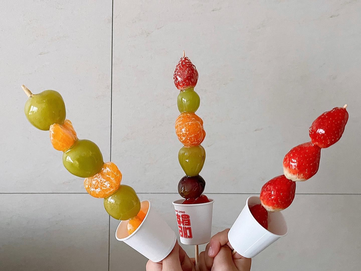 .
.
요즘 딸램이 꼿힌 간식! #탕후루 🍡
달콤바삭하니 넘넘 맛있다고~ 💕
.
집앞에 대단한탕후루가 생겼길래 호다닥 포장하러 고고!!
대단한탕후루 챌린지가 있길래 저도 참여해봤네요.
.
대단한탕후루 먹고 인스타, 틱톡, 유튜브에 태그 후 업로드하면 탕후루 기프티콘이 공짜?!
#대단한탕후루#대단한탕후루챌린지#대단한탕후루송#탕후루맛집#탕후루
매주 월요일마다 100명 추첨이라길래 부랴부랴 올려보는 나란 여자! 😍👏
.
집에와서 남편이랑 딸램이랑 하나씩 먹었는데 넘 맛있잖아~~~~~~👍🏻✨
탕후루 사먹으러 또 가즈아!!!!
.
.
✔️ 주소 : 경기 파주시 경의로 1030 1층 115, 116호
✔️ 영업시간 : 매일 10:00 - 22:00 (연중무휴)
✔️ 주차 : 가능
.
.
.
.
#광고#대단한탕후루파주야당점#야당역탕후루#야당역디저트#야당역맛집#야당역카페#대단한탕후루#소자본창업#탕후루창업#탕후루프랜차이즈#탕후루체인점#대단한탕후루창업#커피창업#소자본커피창업#커피프랜차이즈#탕후루#탕후루맛집#탕후루가게#탕후루가게창업#탕후루만드는법#탕후루창업비용