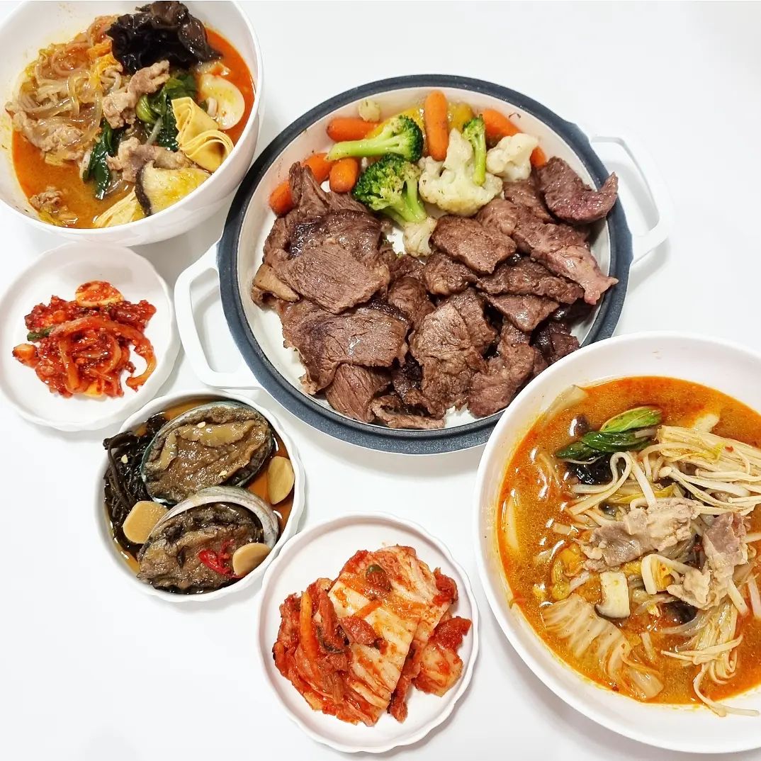 #협찬 #유기농방목마켓 #유기농한우

땅끝해남 유기농 한우 등심 갈비살 주문했어요
저탄소 유기농 자연순환 농업방식의 친환경 유기농한우 추천합니다

유기축산물 / 동물복지 축산물 인증 농가에 생산된 국내 0.01%의 프리미엄 한우로 100% 유기농 목초와 사료만을 급여한 Non-gmo 사육합니다
유기농 목초와 유기농 곡물을 6:4의 최적의 비율로 배합해서 급여하기 때문에 저지방 고단백의 건강한 오메가 비율을 자랑해요

동물복지 보장 축사로 24시간 개방된 운동장에서 자유방목하고 사육.도축.가공 등 전 생산/ 유통과정 업체 유기축산물 취급자 인증 받았어요

백화점에서 동일하게 판매되고 있는 제품인데 농림축산식품부와 협력한 최초의 목장 플랫폼 유기농방목마켓에서 더 합리적으로 판매되고 있어요
이유식용, 성장기 아이들, 청소년, 어르신들 모두 맛있게 즐길 수 있는 유기농한우 추천합니다

https://smartstore.naver.com/orgagrazing/products/8316271248