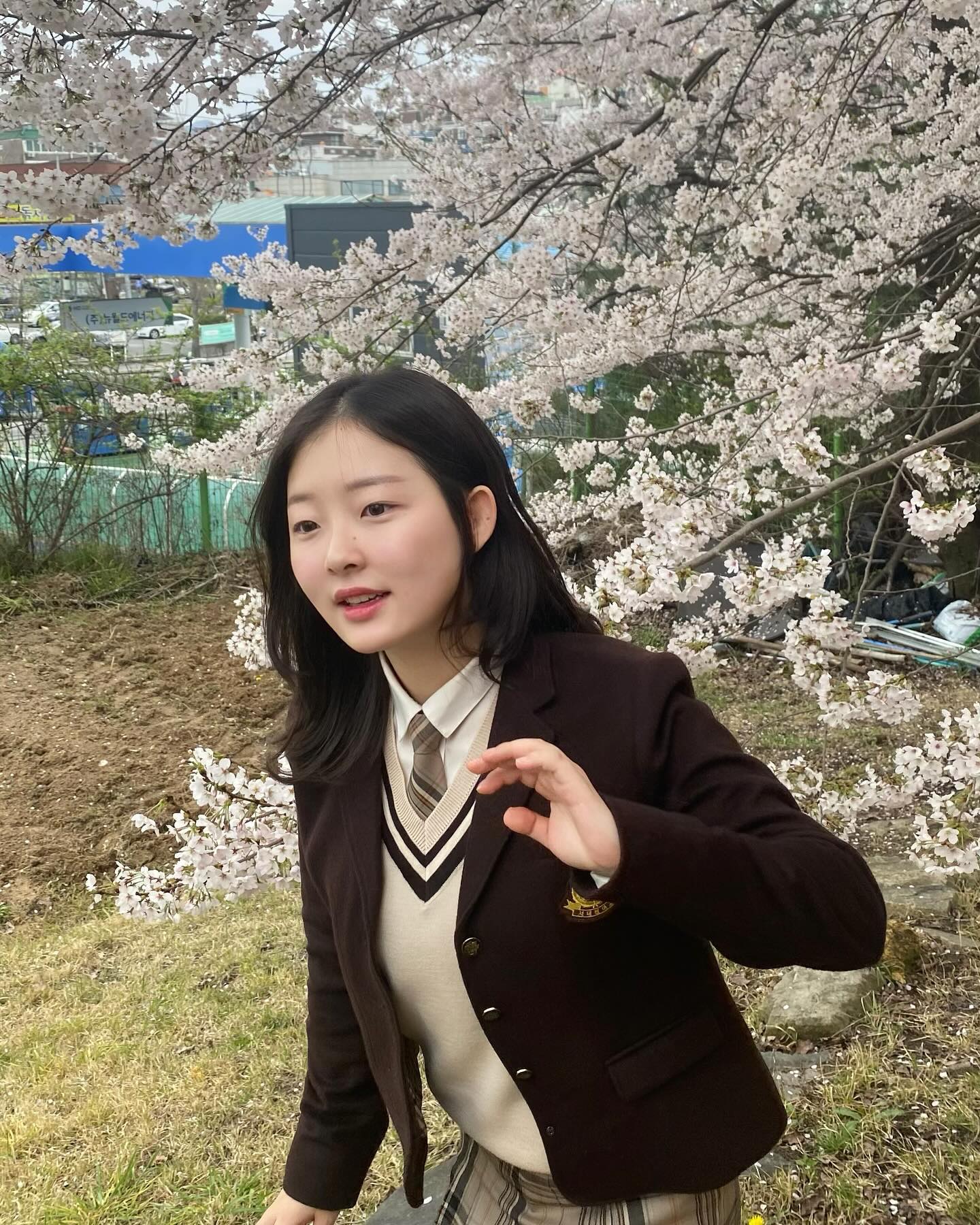나랑 꽃구경 가자🌸