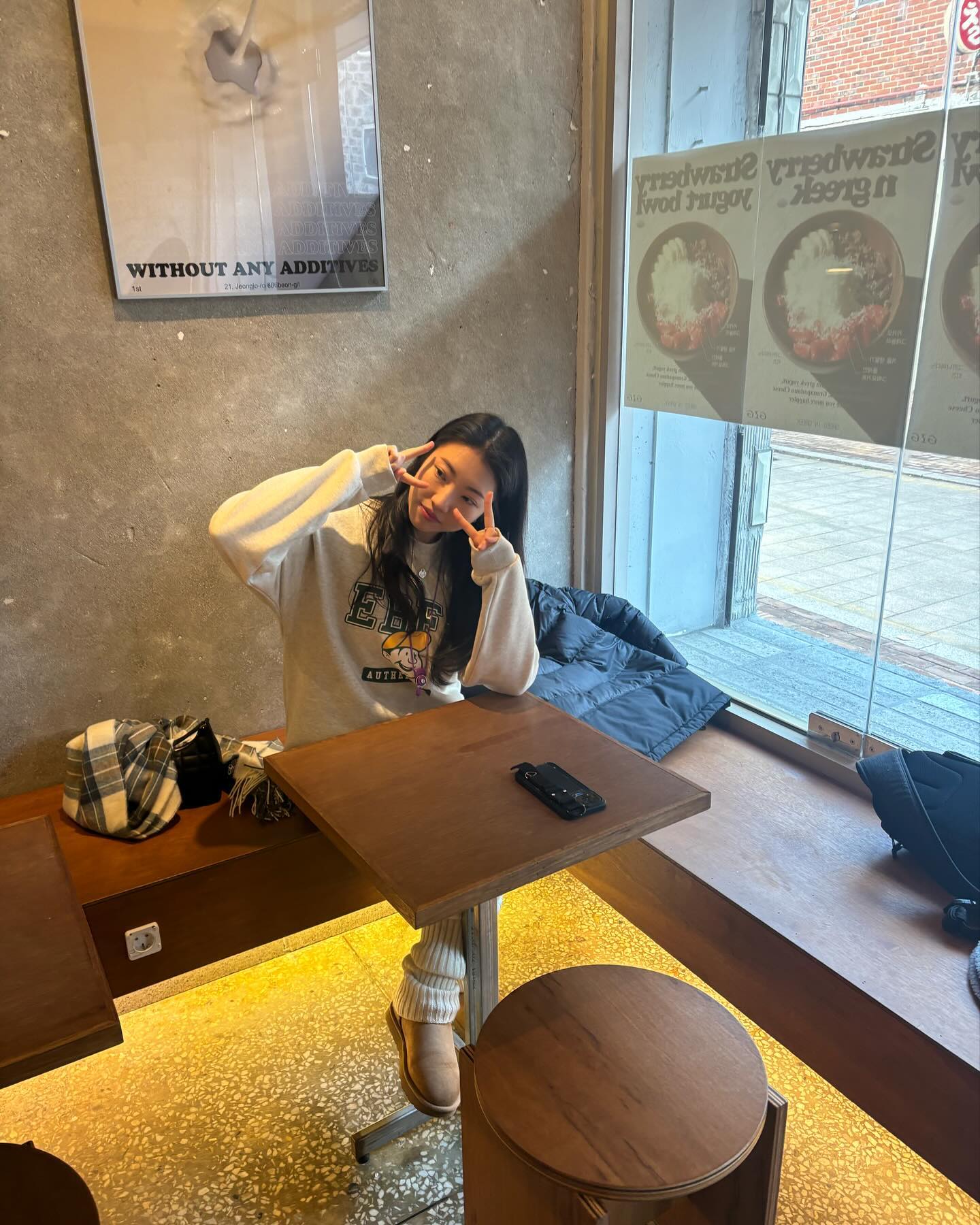 행궁동 나만 알고싶은 그릭요거트 맛집🤤

📍그리드인그릭 Greed in Greek
✔️위치 : 수원 행궁동

✔️겨울 시즌메뉴 ‘홍시앤그릭’🍊 판매 중
✔️여름 시즌은 복숭아로 만든 ‘그릭모모‘도 판매!

지난번에 방문해서 그릭모모를 맛보고 완전 반해서 겨울에 재방문해본 곳. 겨울이라 홍시앤그릭 판매중. 생각보다 요거트와 잘어울렸던 홍시. 상시판매 메뉴도 맛있으니 믿고 방문 추천드립니당!

#그릭요거트맛집 #그리드인그릭 #greedingreek #수제그릭요거트 #홍시그릭요거트 #행궁동맛집 #행궁동데이트 #수원그릭요거트