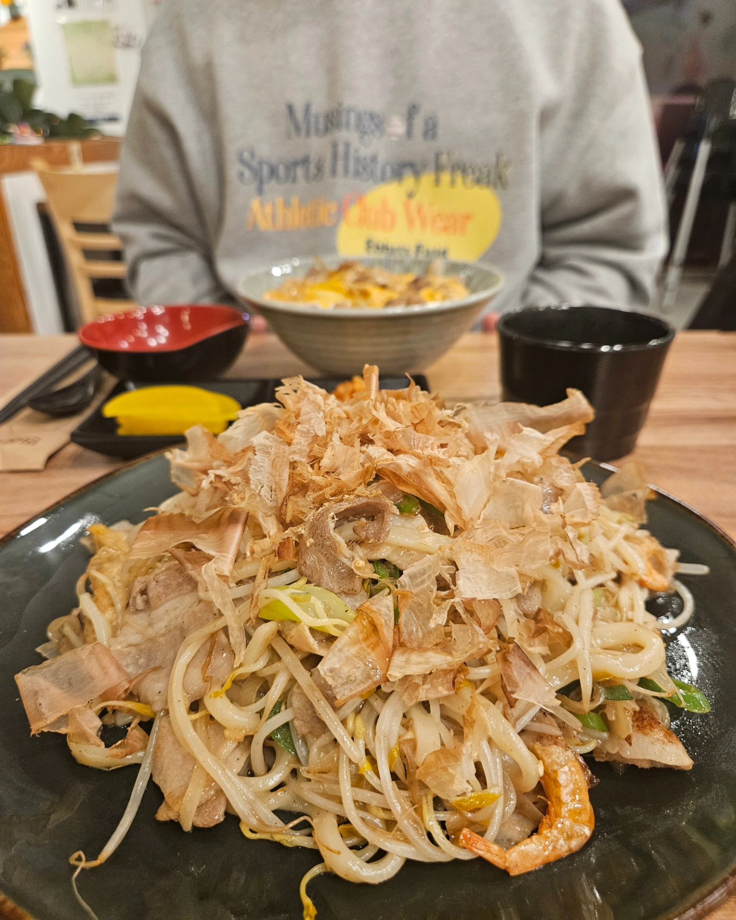 겨울철 최애 동네맛집 🦁
#산이솔이야 #송천동맛집

요요 볶음우동? 정말 맛있어서
맥주를 부르는 맛이지만 ...
학교 근처 식당이라서 
술은 판매하지 않는다고 하신다.
포장해와서 집술 할 의향 100%
다들 겨울에 꼭 가시길 🦫