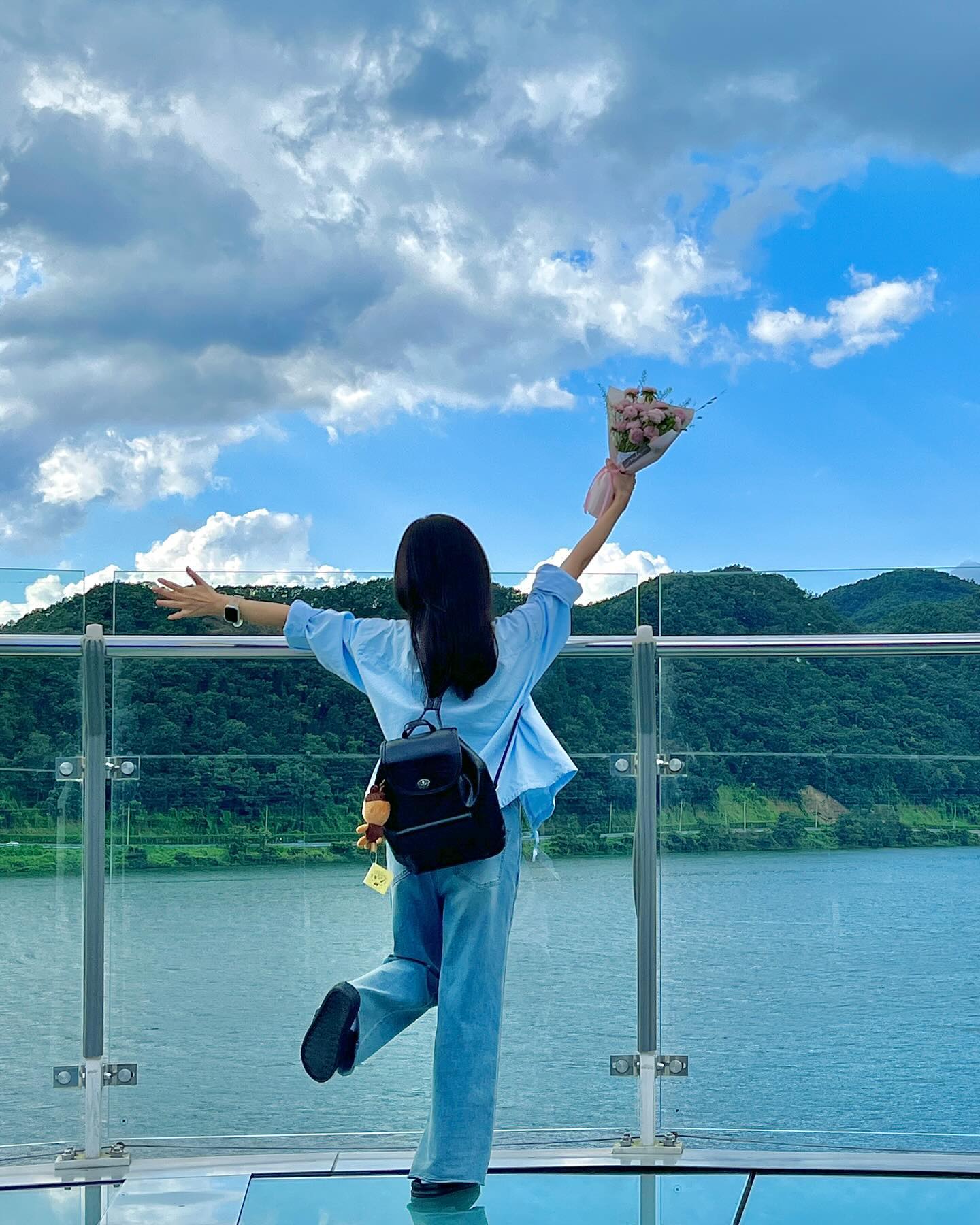 물과 미식의 도시, 춘천에서 예쁜 꽃까지 함께한 청춘 여행💙
.
.
.
#춘천여행 #의암호스카이워크 #커피홀 #웅쓰춘천맛집