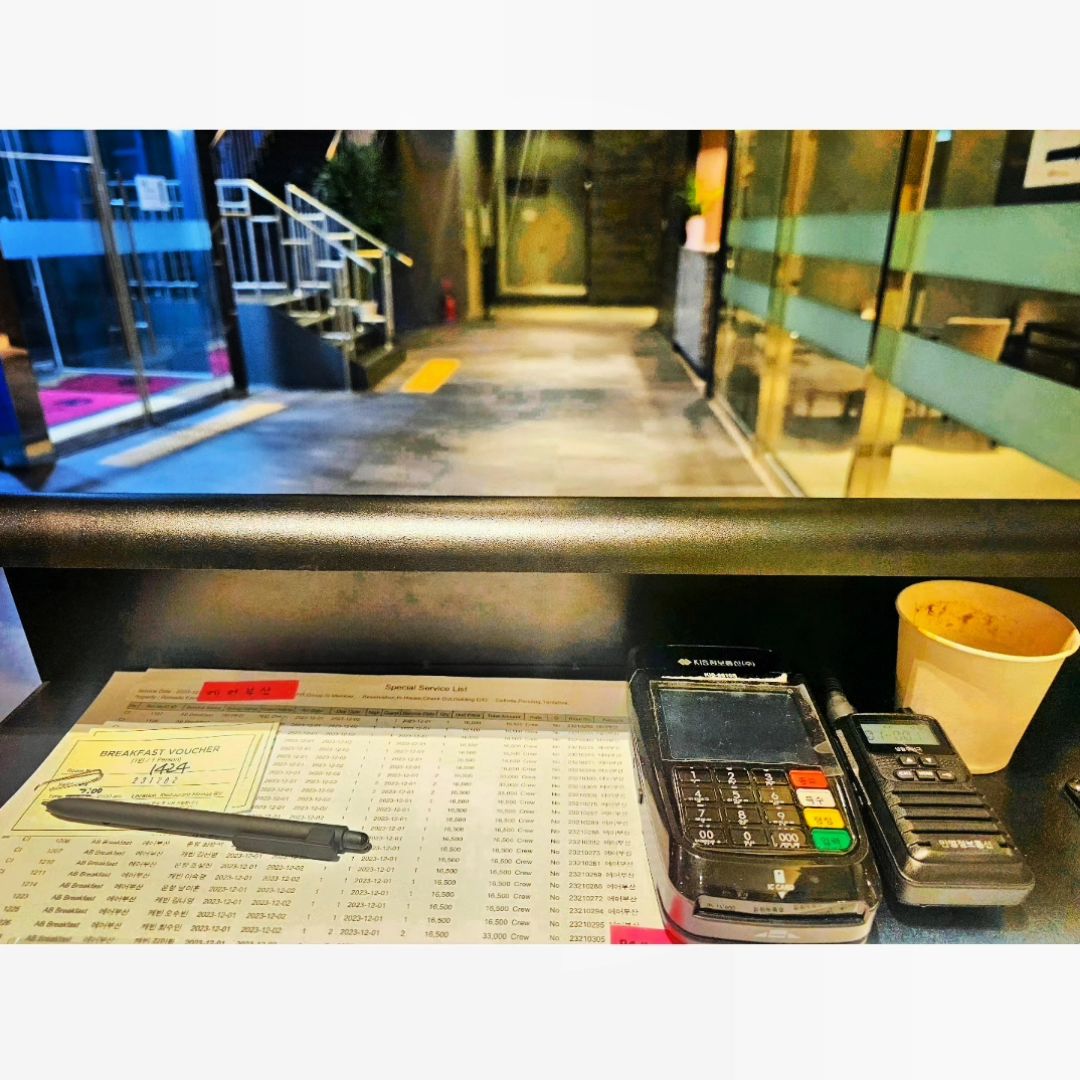 어김없이 #불토 달빛포차오픈 :) 🥡🪩
ㆍ
ㆍ
너무 츄워도 ㄷㄷㄷ 😶‍🌫️😶‍🌫️😶‍🌫️ 
저희 셰프님들의 국물떡볶이가 정말 예술이랍니다~! :) 🔪👍 
ㆍ
ㆍ
🪩🪩