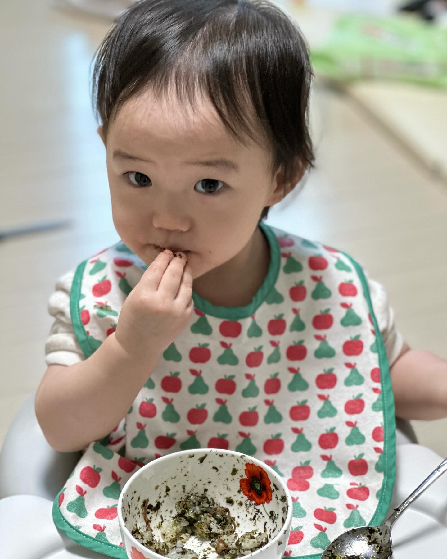 18개월 아가 혼자 밥먹기는 껌이지 :)