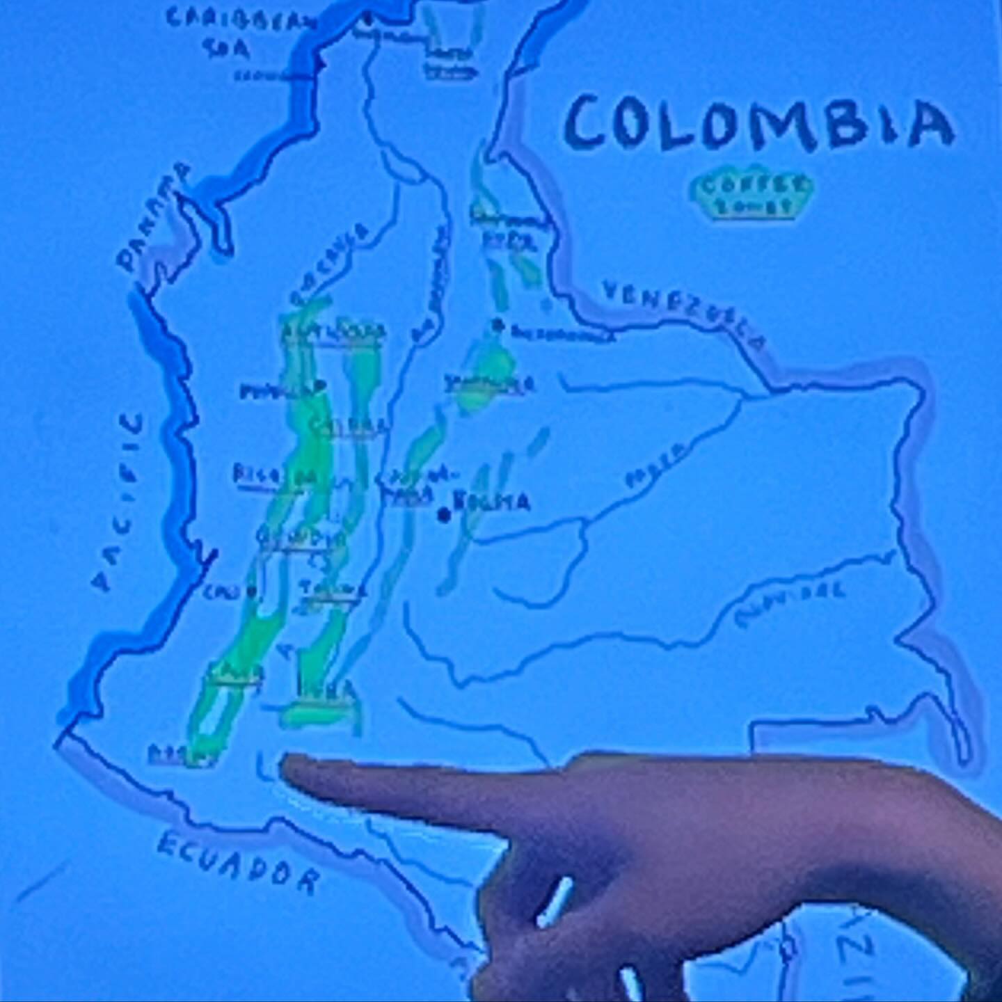 #라이언스커피 에 커핑하러 간 날 #콜롬비아 
가는 길이 아주 혹독했던 날이었다
너무너무 추웠던 날 🥶
호호…
커핑은 다닐수록 얻는 게 많은 것 같다 내가 잘 모르는 향과 맛을 다른 사람들이 어떻게 느끼는지 알 수 있어서 좋다
너무나 추웠지만 재밌었다
