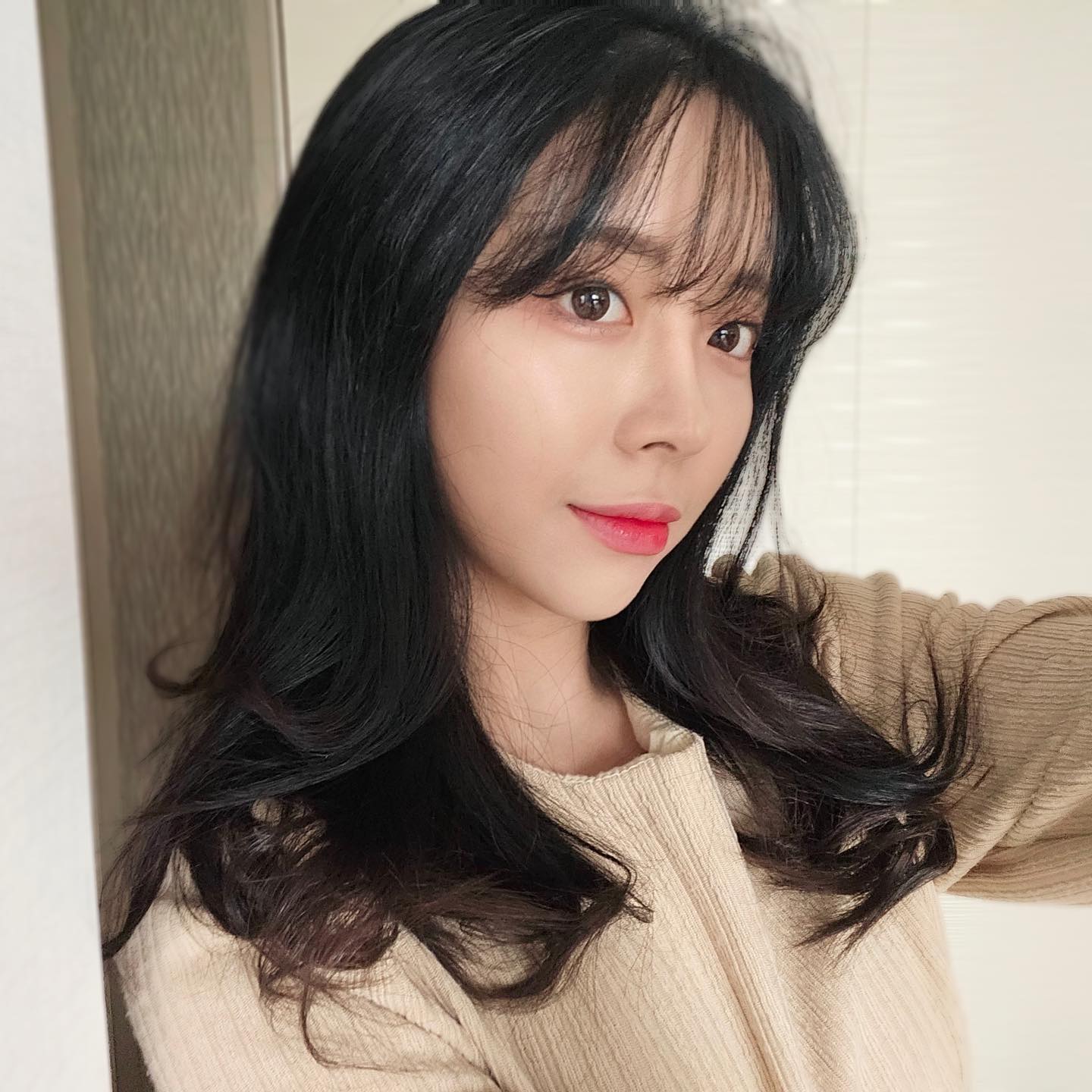 내년쯤 되면… 딸래미한테 
머리카락 덜 뜯기고 
네일도 받을 수 있겠죠..?🤣
