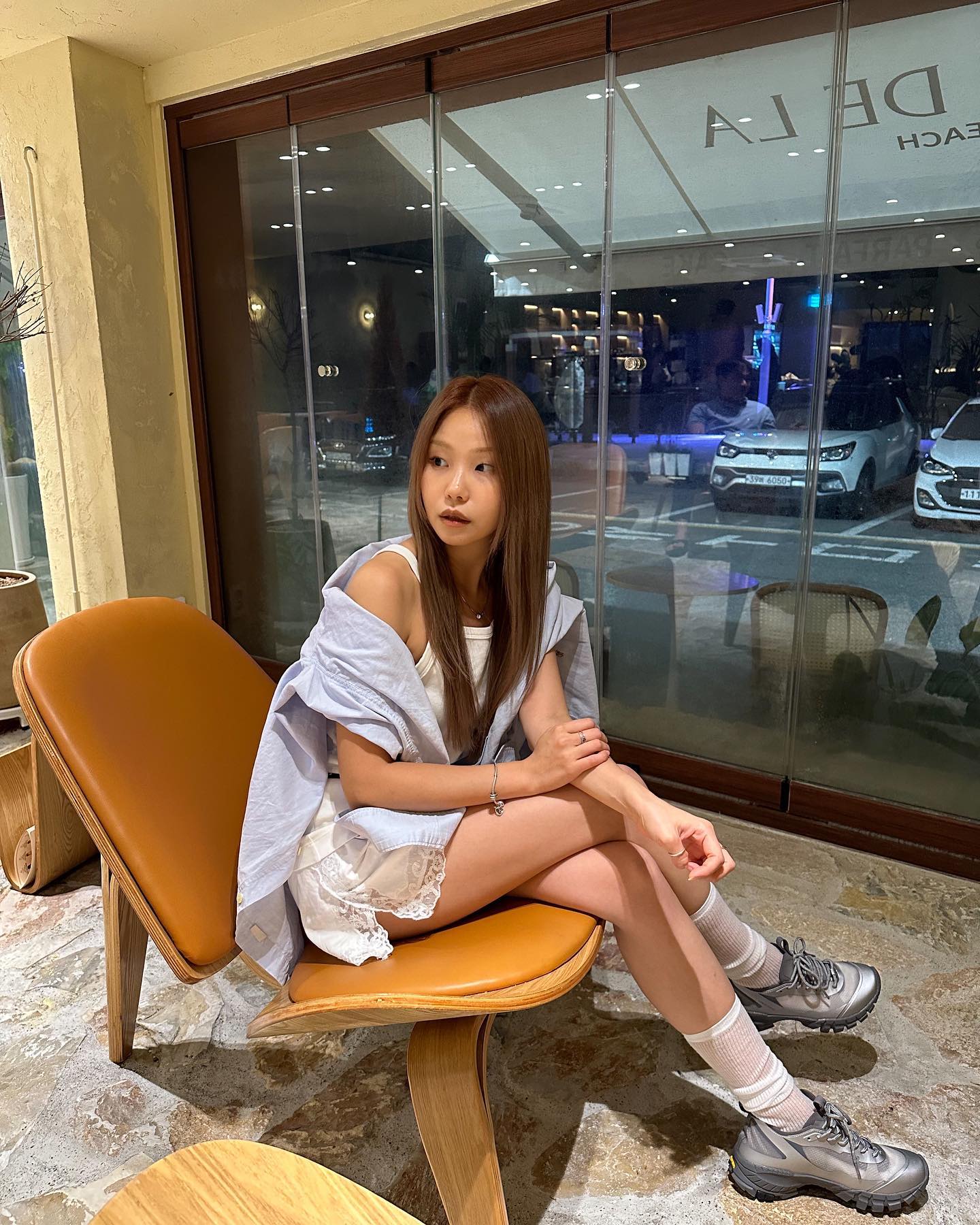 색다르고 새로운 느낌의 베이지•• 
오묘한 분위기의 바이올렛 컬러감이 미쳐버린 이번 컬러 너어무 성공적이자나🫧

원하는 색 비율로 빠지면서 더 예쁜 색 찾아가는 염색은 leevo.hyewon ♥