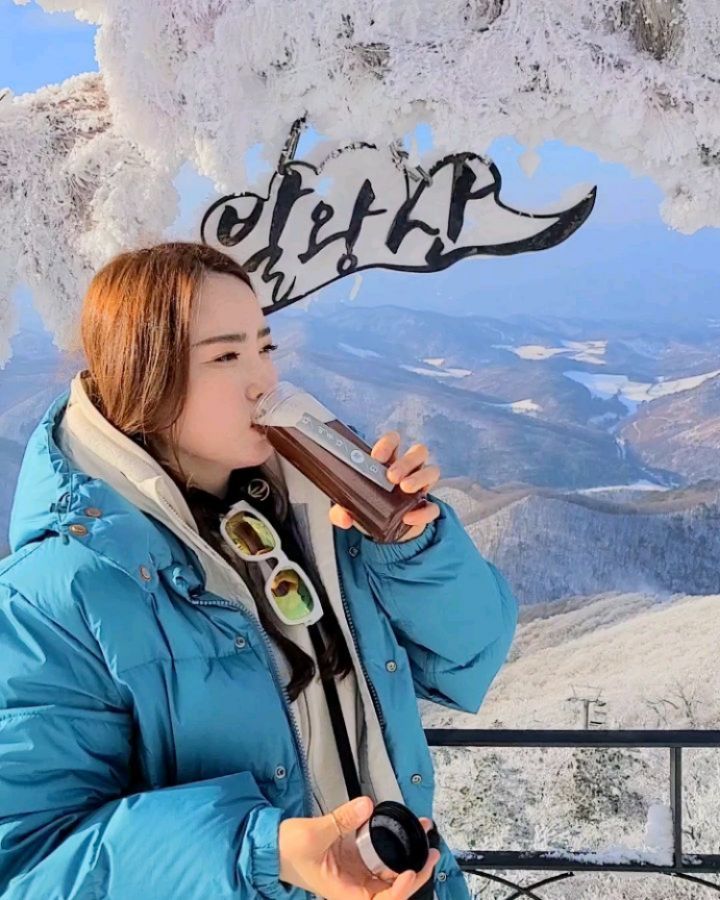.

발왕산 포토스팟은 넘치고 넘치네요
하늘도 파랗고 운이좋은 날🩵 사진 찍기 딱 좋은 날씨🩵

늘 챙겨가지고 다니는 쏙티도  시원하게 한잔하고
보온병에 따로 따뜻하게 타간 쏙티는 가족들도 좋아해주시니 뿌듯🩵

쏙티는 🌿 허브티라 온가족 마시기도 좋아요
추운날 따뜻하게 마시면 몸이 사르르 녹는답니다
.
.
.
#백향진 #쏙티 #다비우다쏙티 #커피대용차 #허브티 #디톡스차 
#다이어트차 #붓기차 #운동하는여자