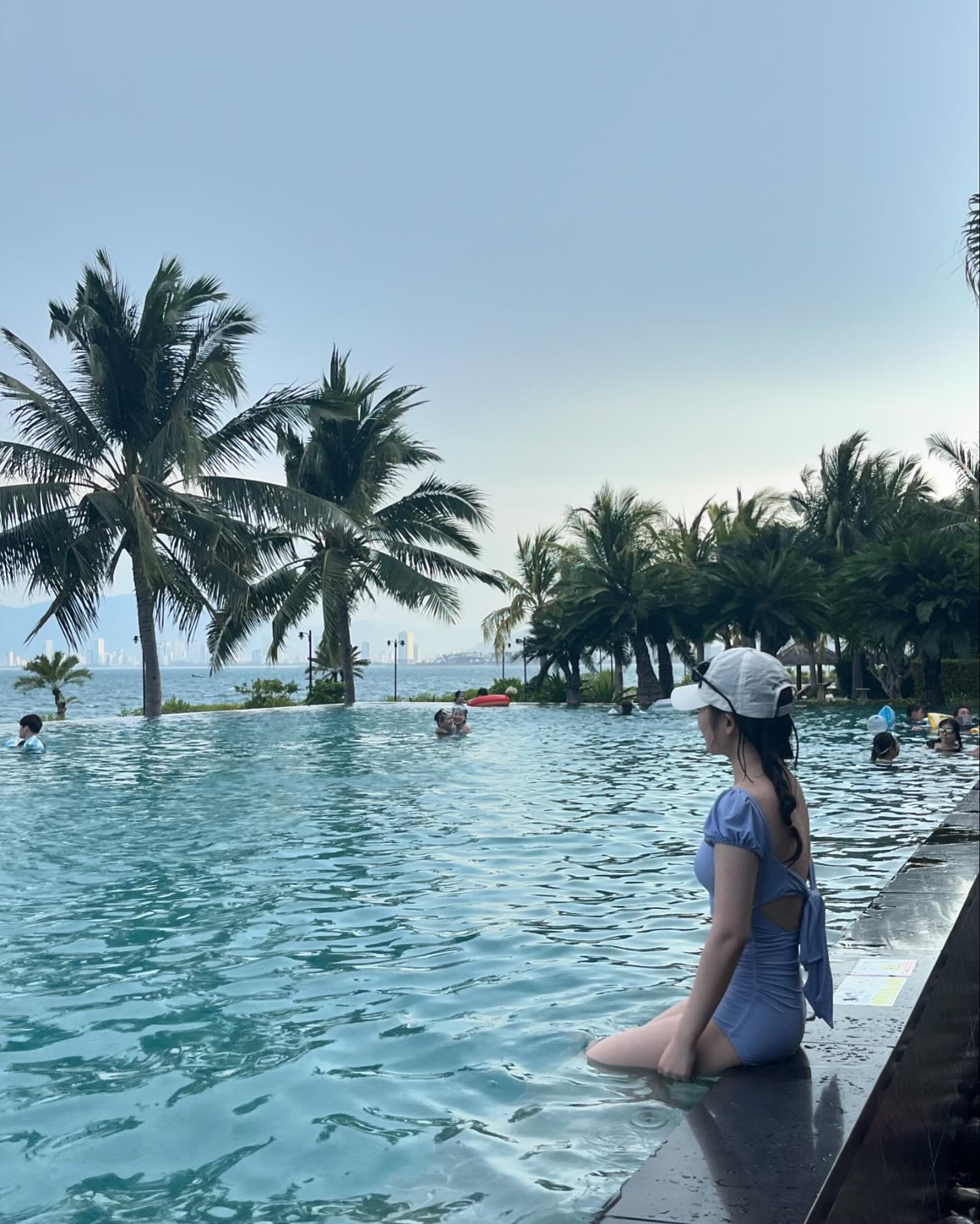 ⠀ ⠀
🍍🌊
기다렸던 장기 휴가중!
맨눈으로도 보이는 물고기 너무 신기함니다,,🤿

-
#나트랑 #나트랑여행