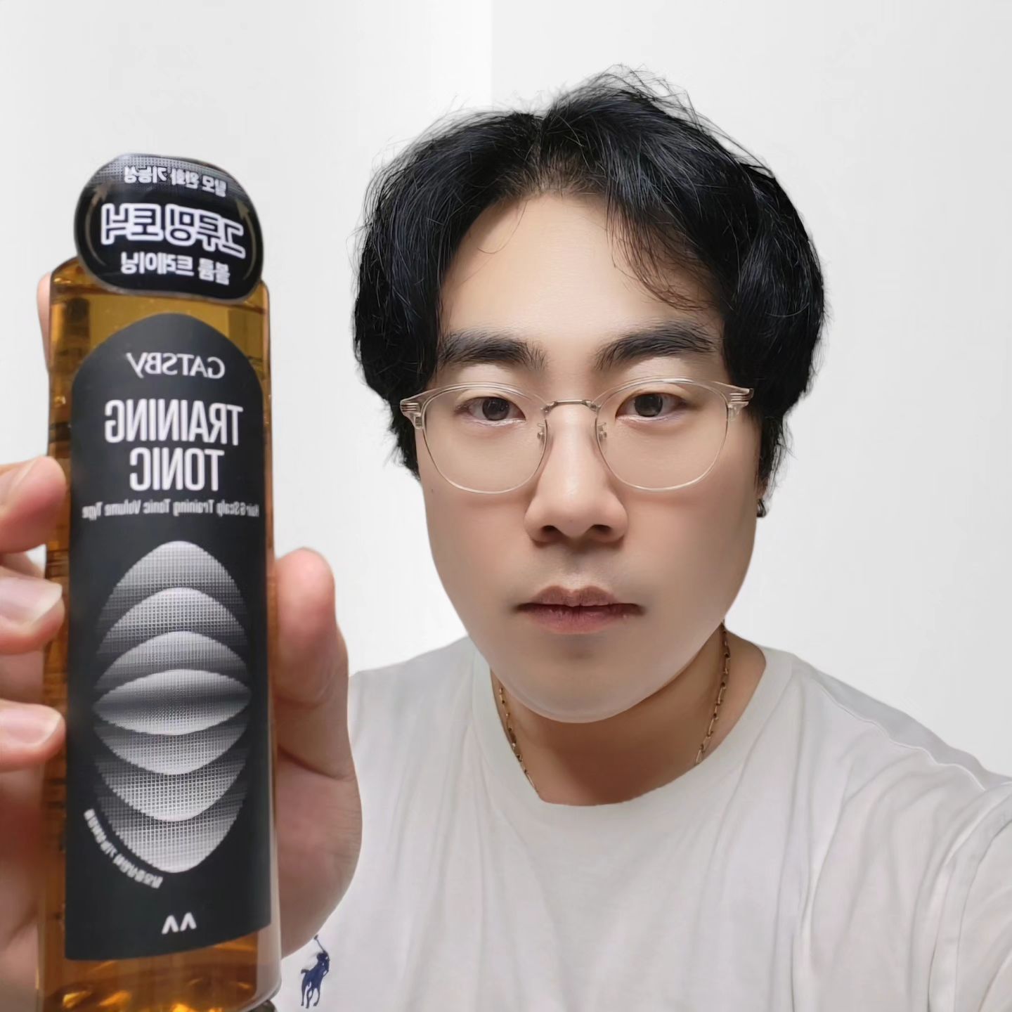 #협찬 gatsbykorea
#갸스비
탈모 완화에 도움을 주는 헤어토닉
갸스비 헤어 앤 스칼프 트레이닝 토닉 볼륨타입💈

금방 가라앉는 머리볼륨
힘 없이 빠져버리는 머리카락으로
고민중이라면😟

두피도 트레이닝해서 머리카락을 잡자
탈모와 두피 케어를 위한 헤어 세럼과
스타일링을 위한 그루밍 토닉이
한번에!!!

2024년 퍼스트 브랜드 대상
헤어 스타일링 부분 1위에 빛나는
믿을수 있는 갸스비에서 만들었으니까~

식약처 인증까지 받은 탈모 완화 기능!!
저자극이라 두피 트러블도 걱정ㄴㄴ🚫

손에 적당이 덜어서 스타일링하면서
드라이로 살짝 고정만 해주면
볼륨감있는 스타일링 끝!!👍
#탈모완화 #그루밍토닉 #헤어토닉 #볼륨토닉 #헤어케어 #두피케어 #탈모관리 #헤어스타일링 #그루밍토닉리뷰 #그루밍토닉추천 #헤어세럼