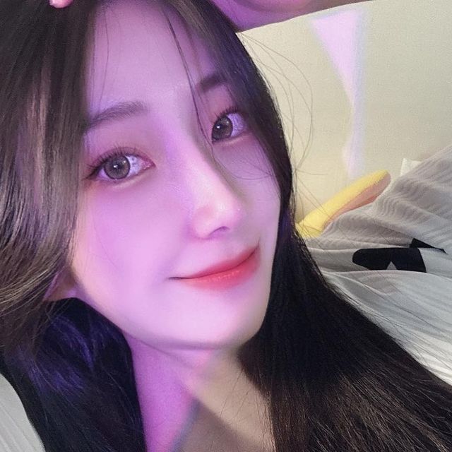 정윤 on Instagram: "#광고 저랑 파자마 파티할싸람,,? 🫶🏻🤍 코지풀에서 이쁜 셔링 러플 이불세트를 보내주셨어요!!🥹✨ 공주공주하구 예쁘게 잡힌 셔링들 보이시나요.. 진짜 당장 예쁜잠옷